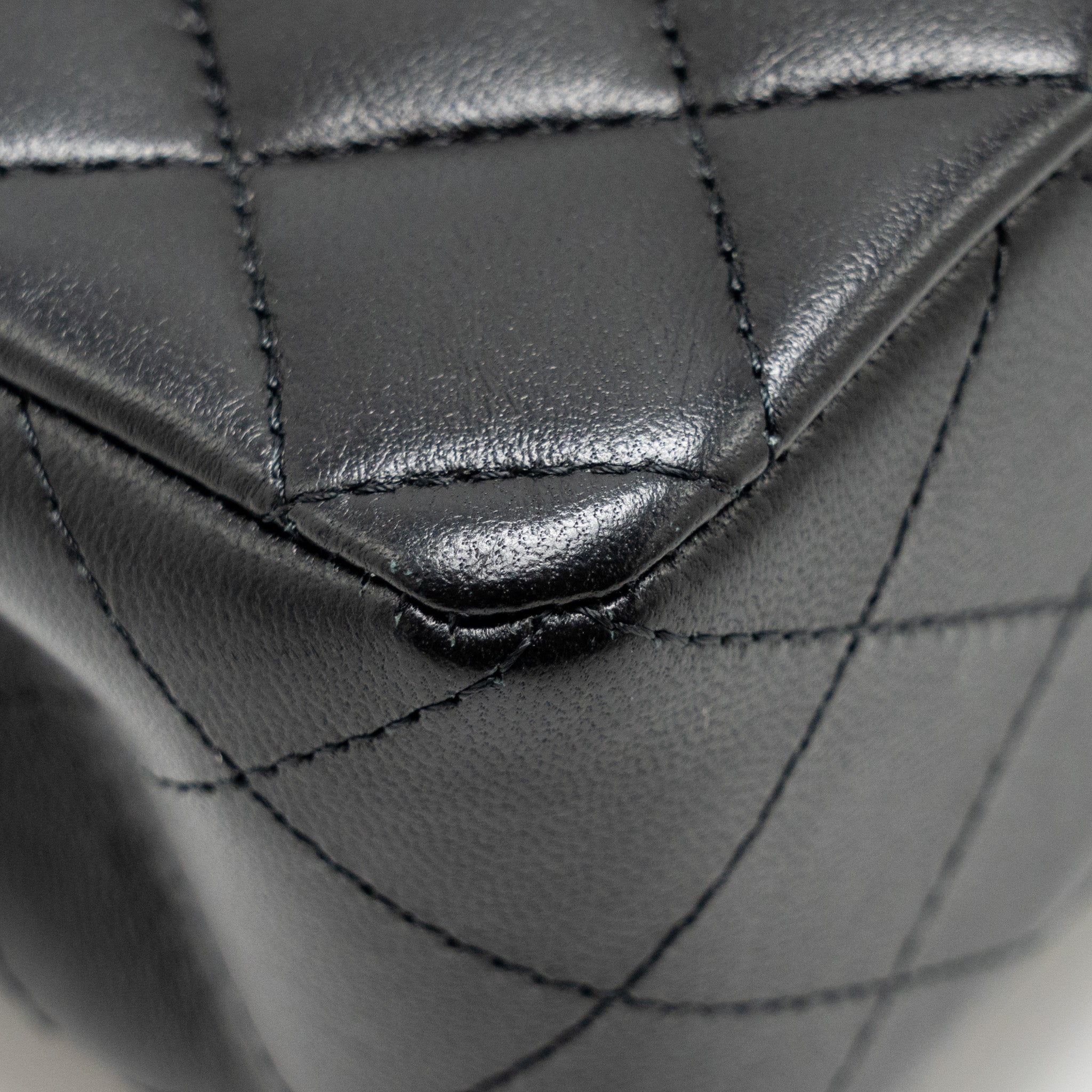 CHANEL SMALL CLASSIC DOUBLE FLAP BAG LAMBSKIN BLACK GHW(MICROCHIP)