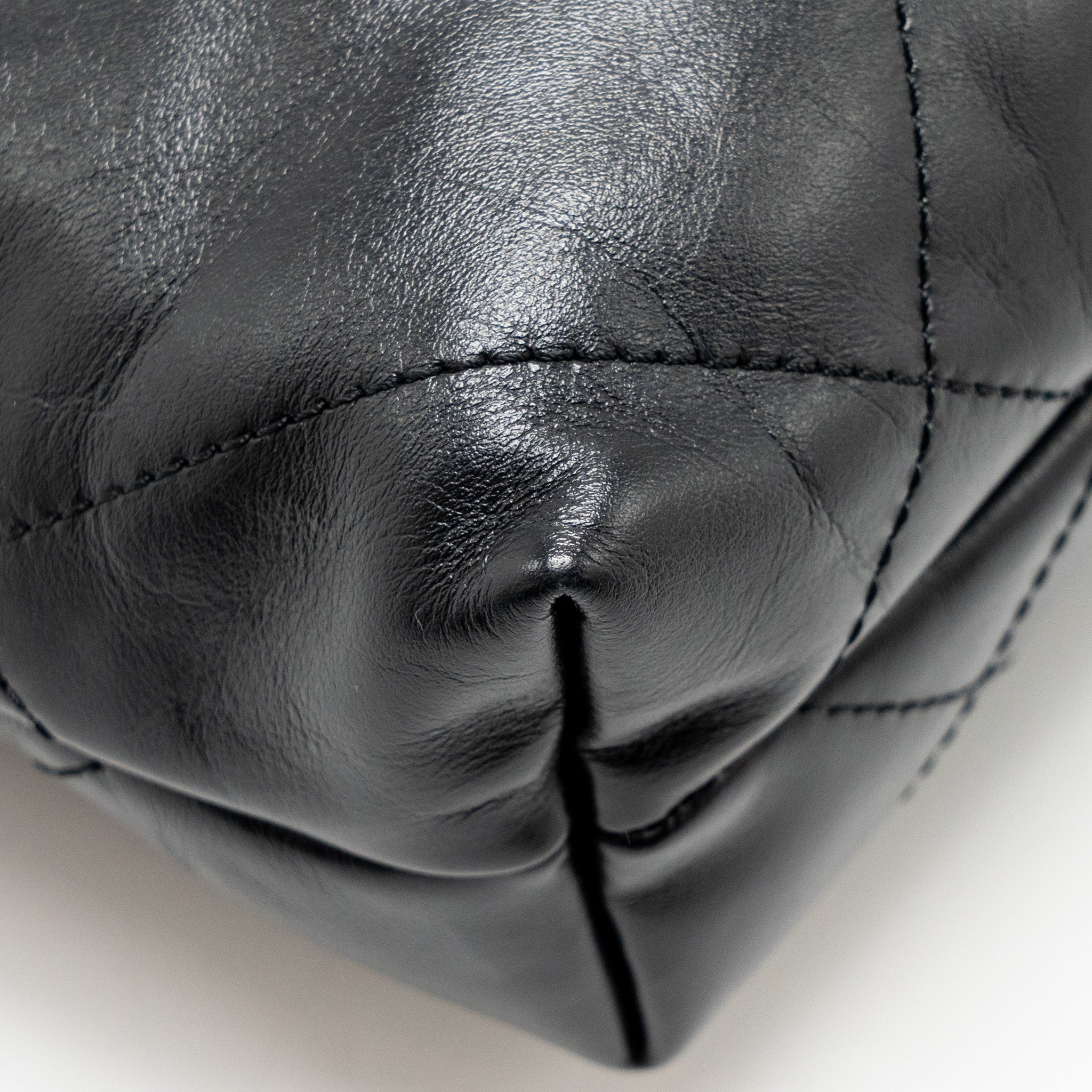 CHANEL MINI 22 BAG CALFSKIN BLACK GHW (MICROCHIP)
