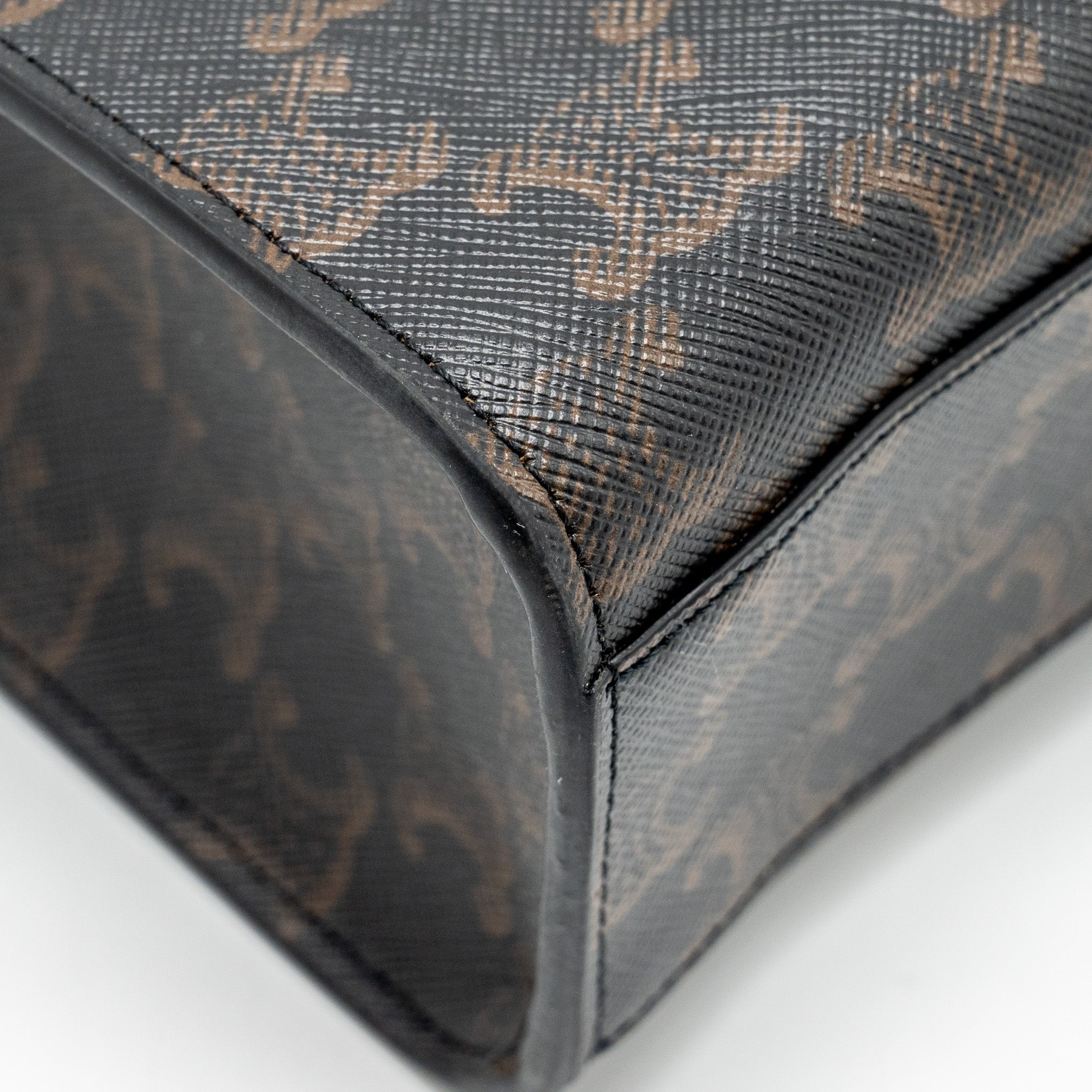 CELINE VERTICAL CABAS IN TRIOMPHE CANVAS BLACK / MULTICOLOUR GHW