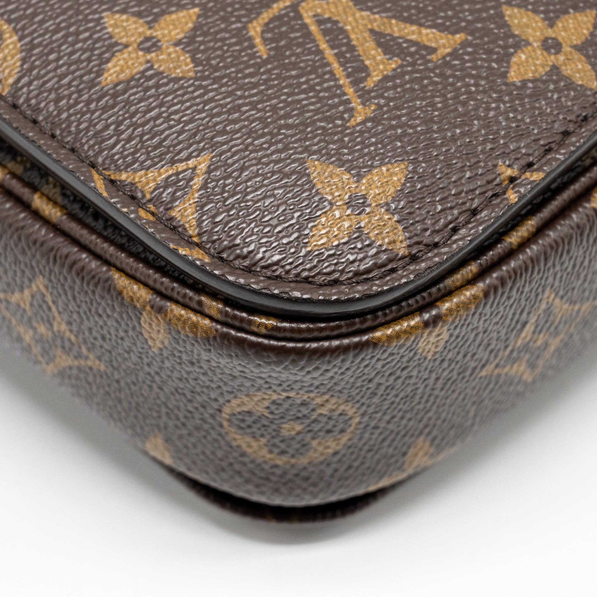 LOUIS VUITTON POCHETTE METIS MONOGRAM CANVAS GHW