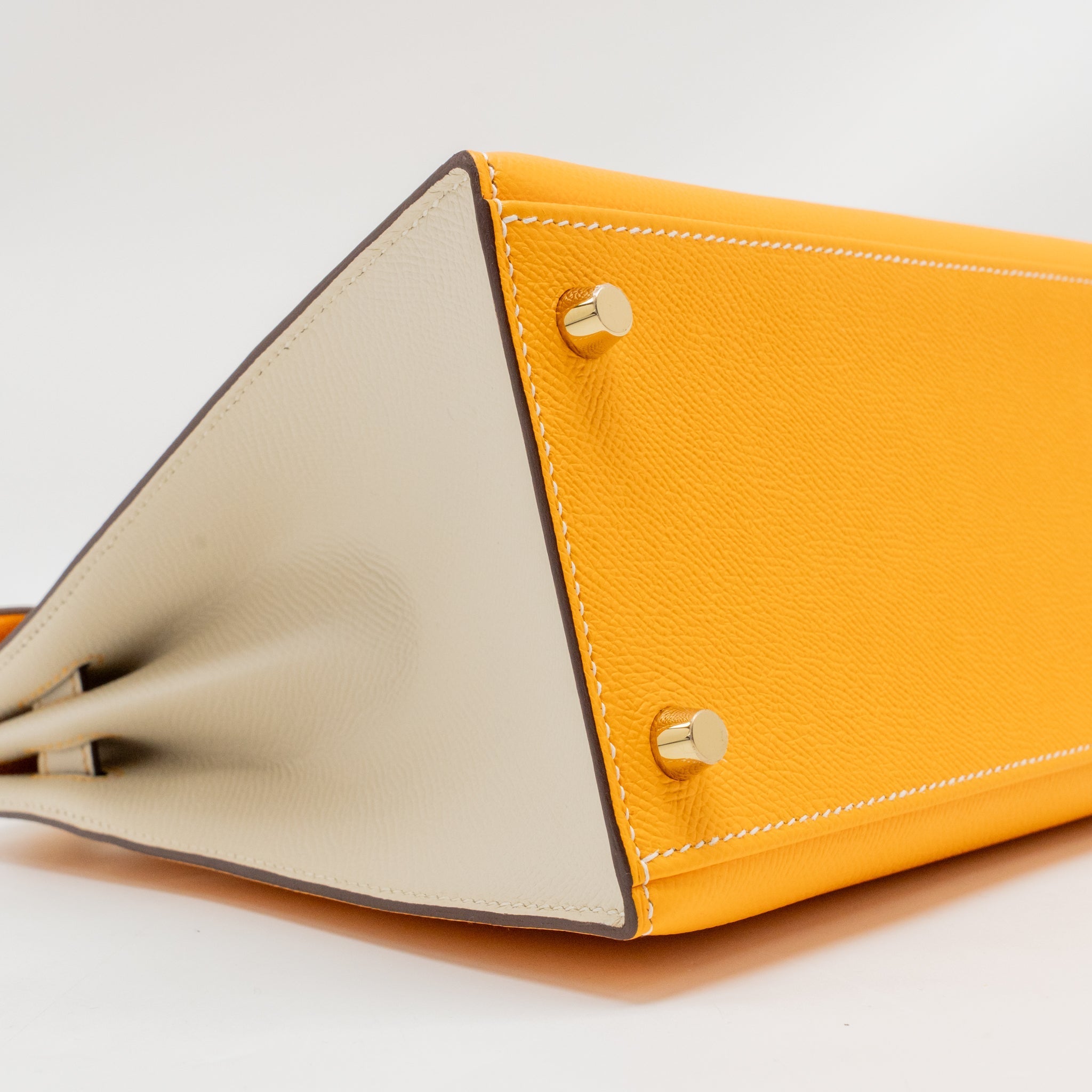 HERMES KELLY 28 SPECIAL ORDER EPSOM JAUNE D’OR/CRAIE BRUSHED GHW