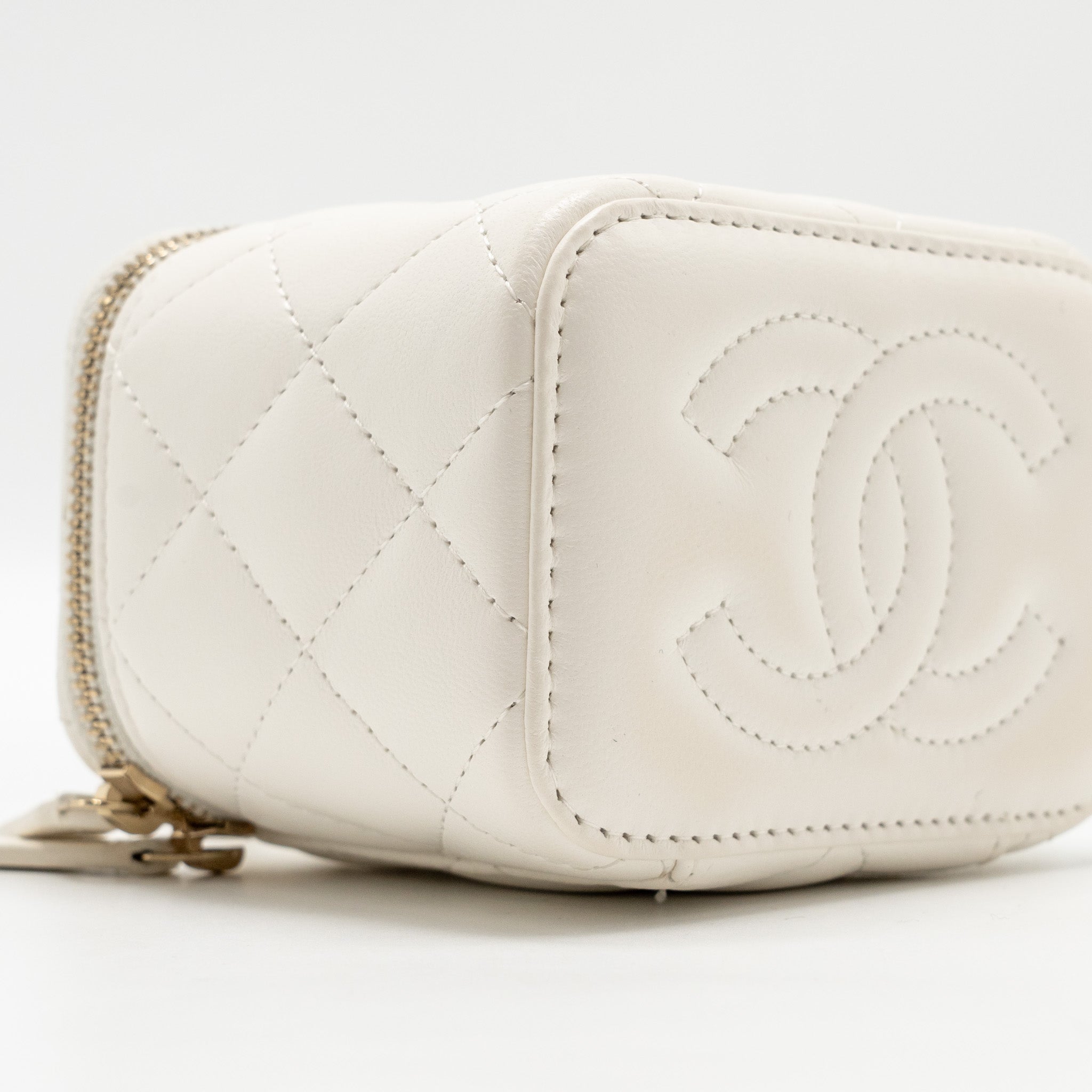 CHANEL PEARL CRUSH MINI VANITY WITH CHAIN LAMBSKIN WHITE LGHW (MICROCHIP)