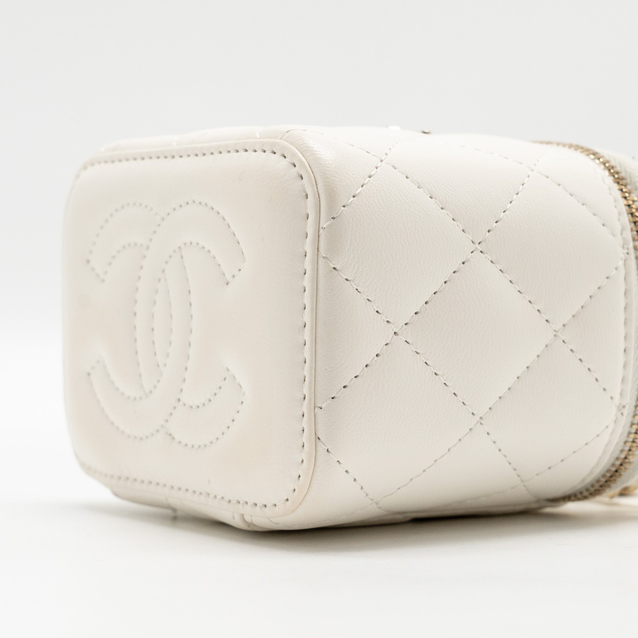 CHANEL PEARL CRUSH MINI VANITY WITH CHAIN LAMBSKIN WHITE LGHW (MICROCHIP)