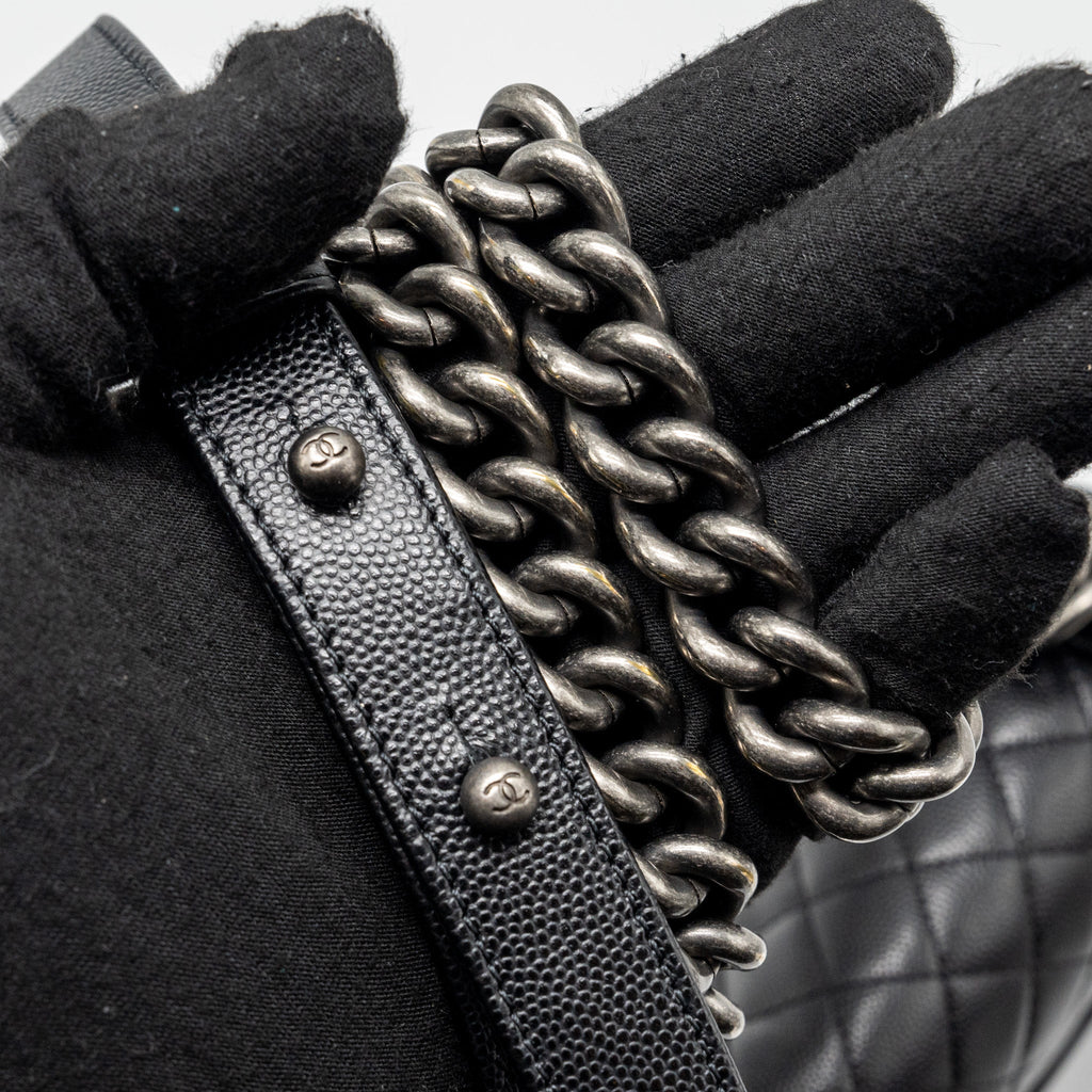 CHANEL MEDIUM BOY BAG CAVIAR BLACK RUTHENIUM SHW