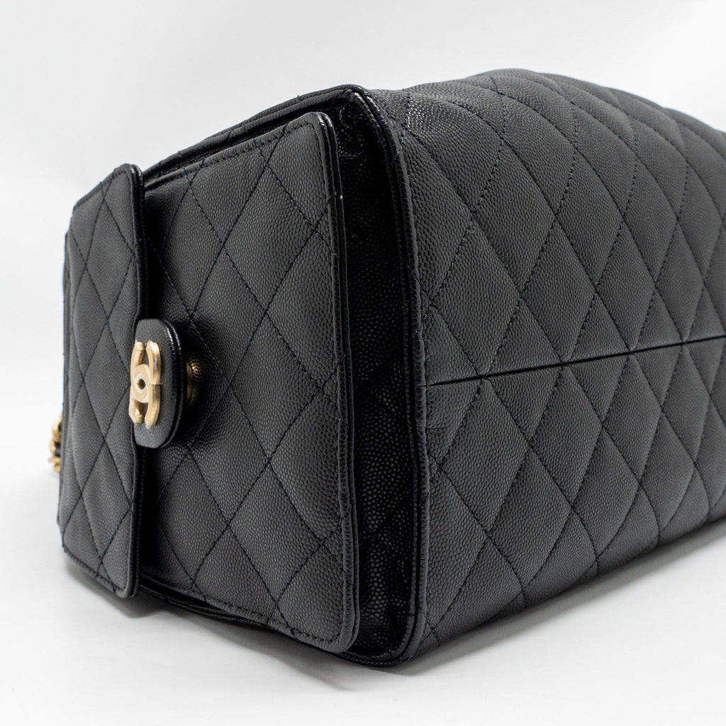 CHANEL 25 MEDIUM CAVIAR BLACK GHW (MICROCHIP)