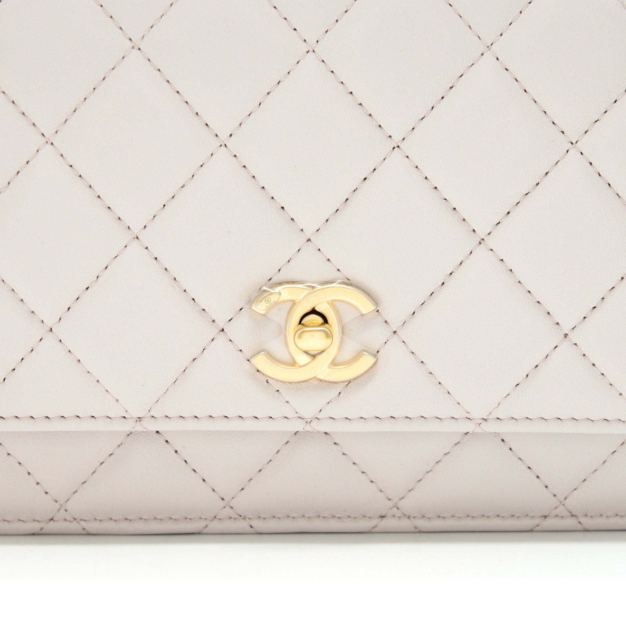 CHANEL PEARL CRUSHED PEARL WALLET ON CHAIN LILAC GHW