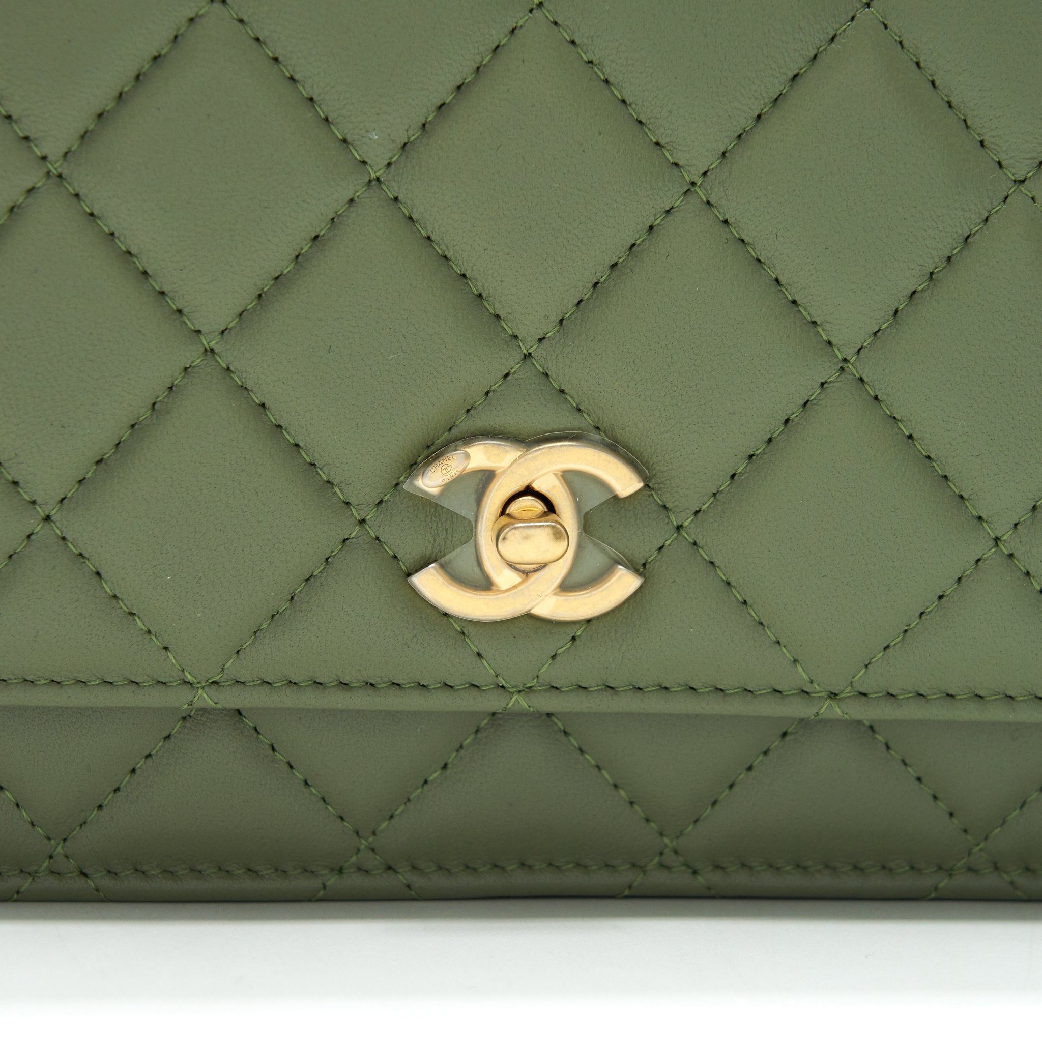 CHANEL 21B GREEN GHW PEARL CRUSH WALLET ON CHAIN