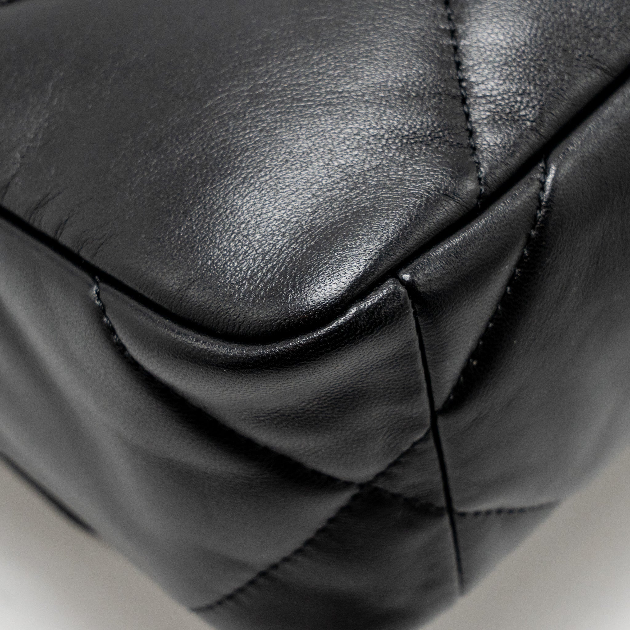 CHANEL SMALL 19 BAG LAMBSKIN BLACK MULTICOLOR HARDWARE (MICROCHIP)