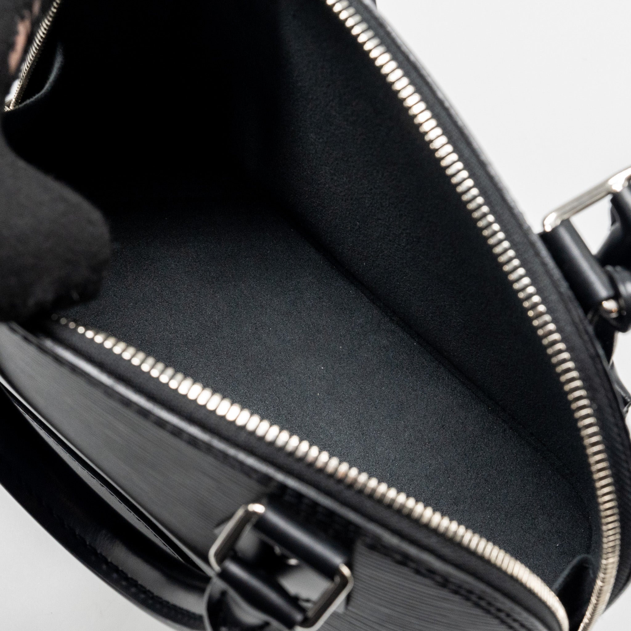 LOUIS VUITTON ALMA BB EPI BLACK SHW