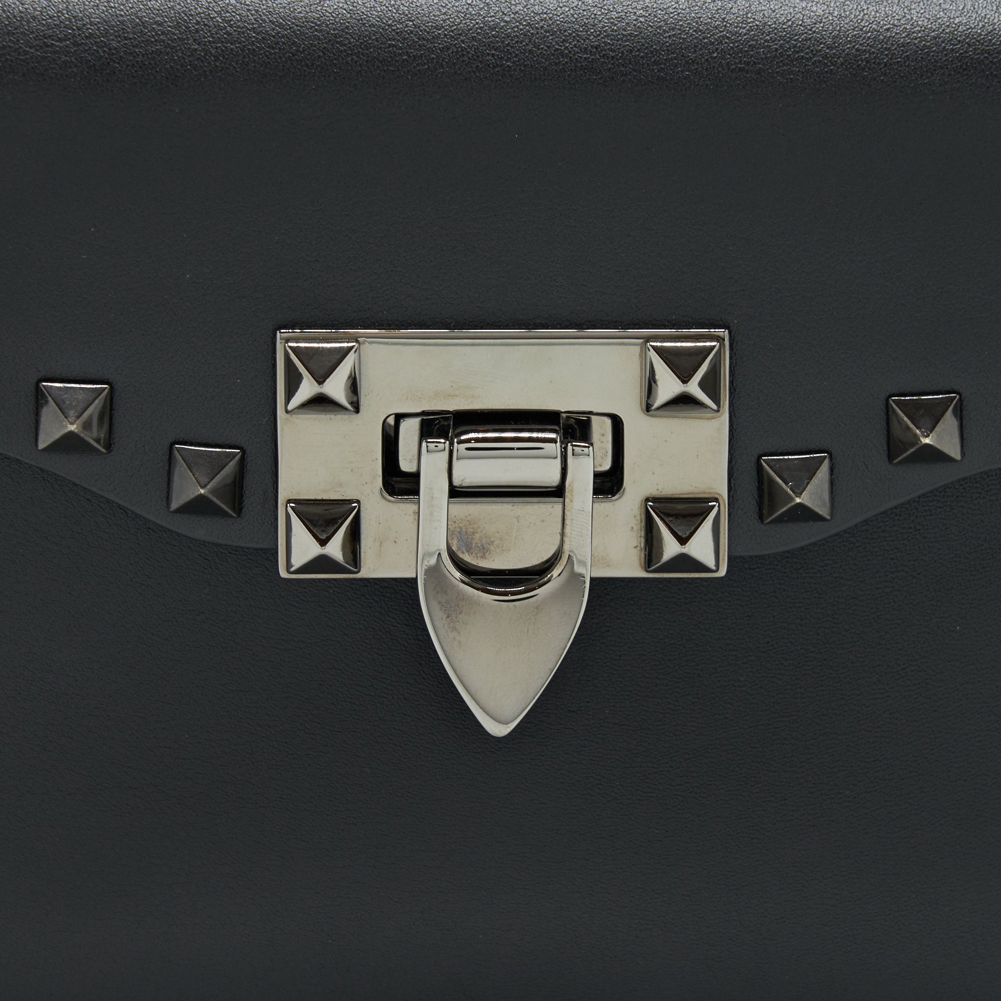 VALENTINO GARAVANI SMALL ROCKSTUD GRAINY CALFSKIN CROSSBODY BAG BLACK SHW