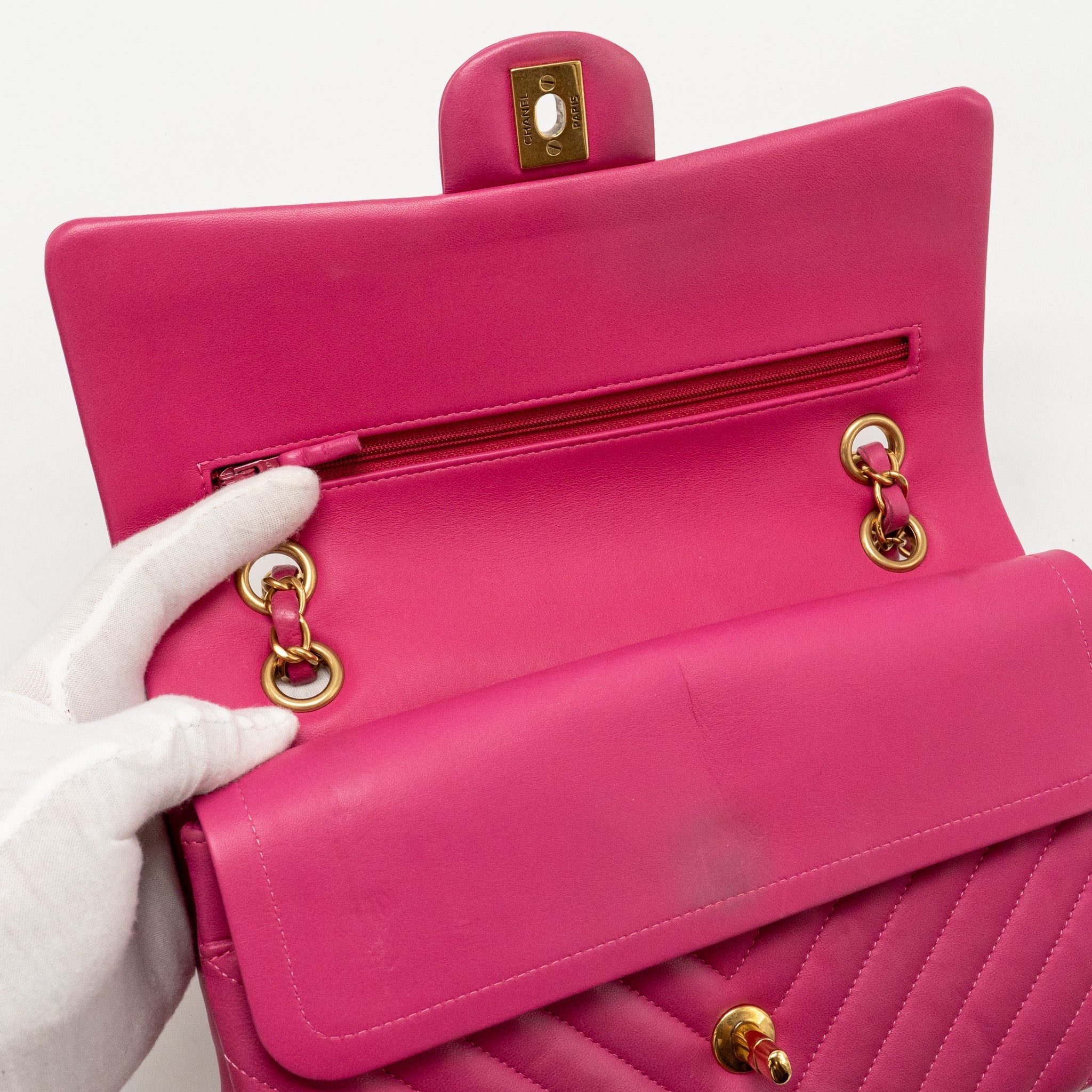 CHANEL MEDIUM CHEVRON CLASSIC DOUBLE FLAP BAG LAMBSKIN PINK GHW