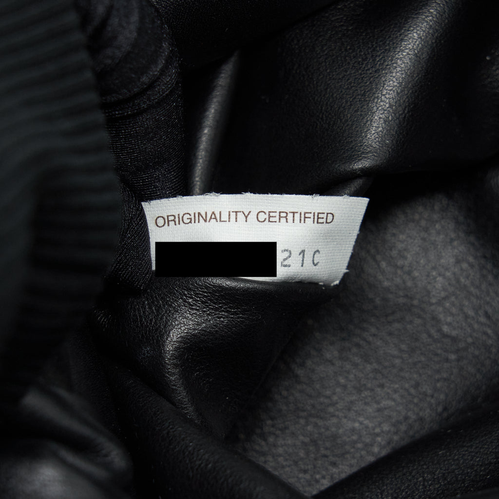BOTTEGA VENETA CHAIN POUCH CALFSKIN BLACK GHW