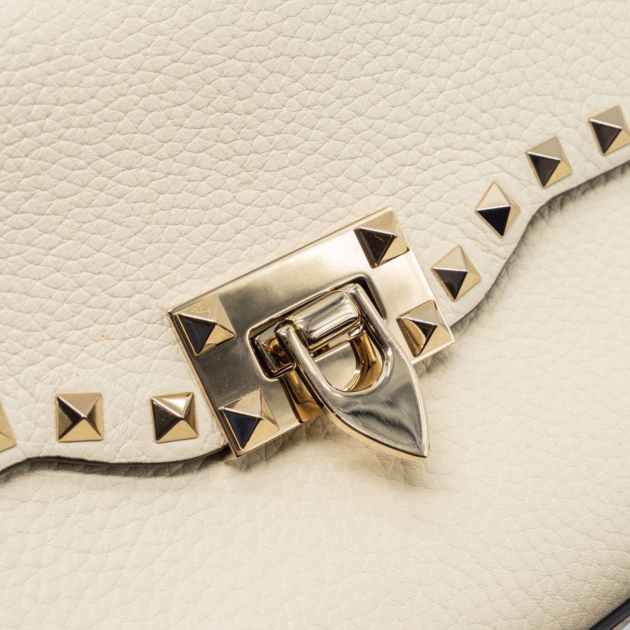 VALENTINO SMALL ROCKSTUD CROSSBODY BAG GRAINED CALFSKIN LIGHT IVORY LGHW