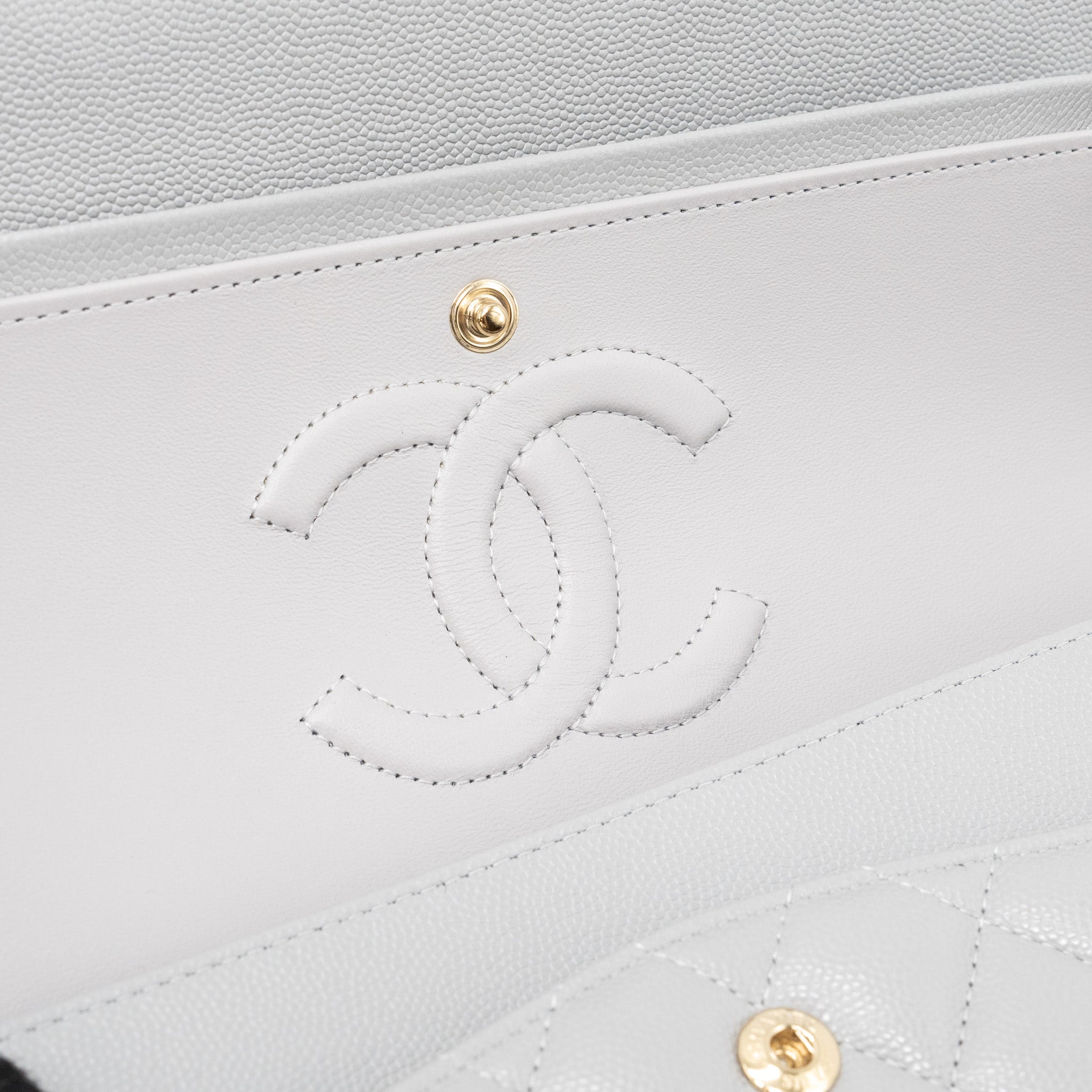 CHANEL CLASSIC MEDIUM DOUBLE FLAP BAG CAVIAR LIGHT GREY LGHW (MICROCHIP)