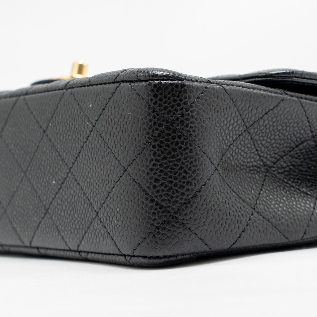 CHANEL MEDIUM CLASSIC DOUBLE FLAP BAG CAVIAR BLACK GHW