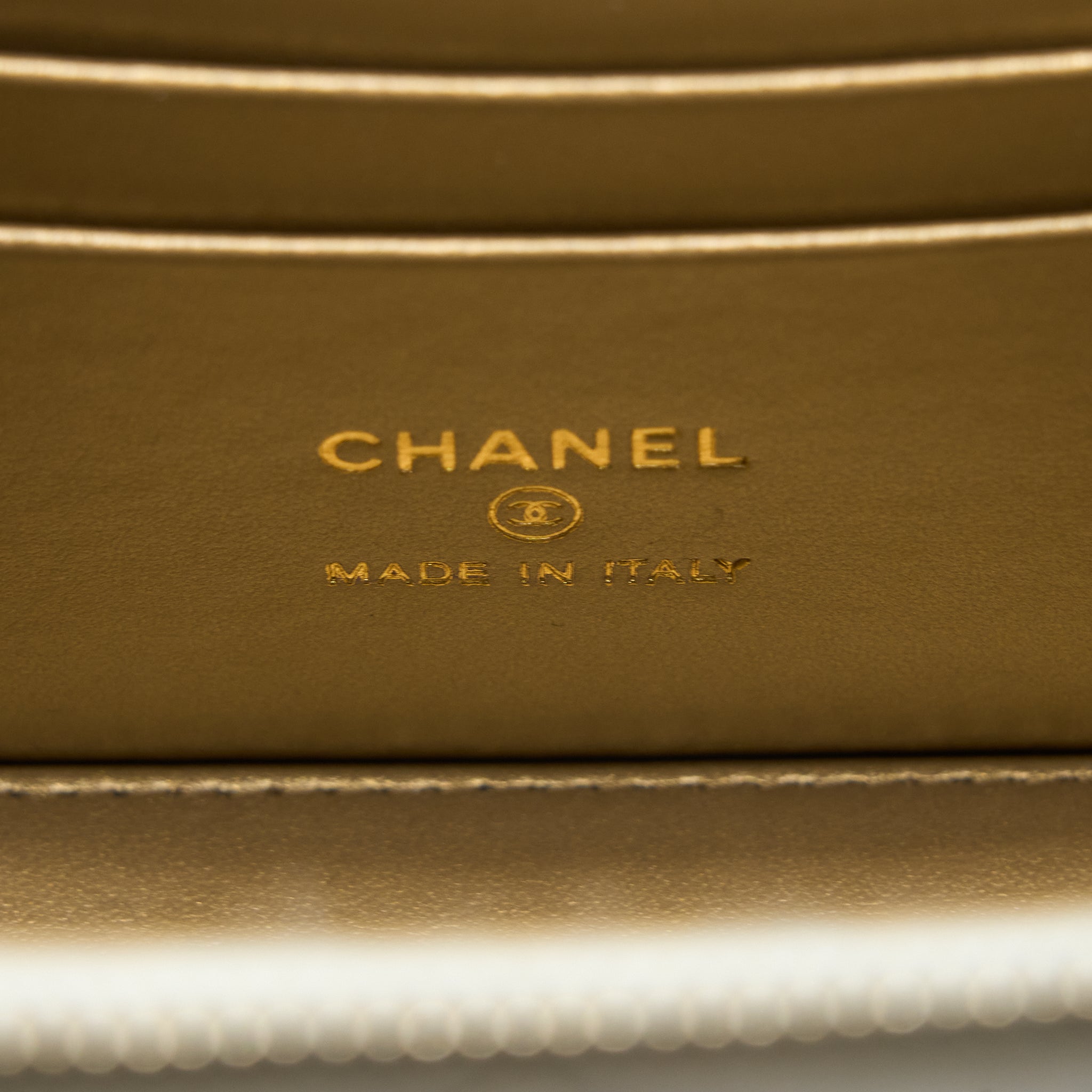 CHANEL PEARL CRUSH LONG VANITY LAMBSKIN WHITE BRUSHED GHW (MICROCHIP)