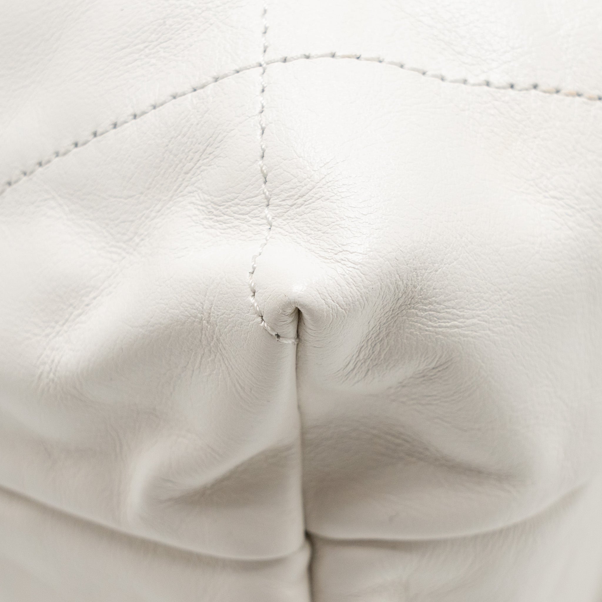 CHANEL LARGE 22 BAG SHINY CALFSKIN WHITE GHW (MICROCHIP)
