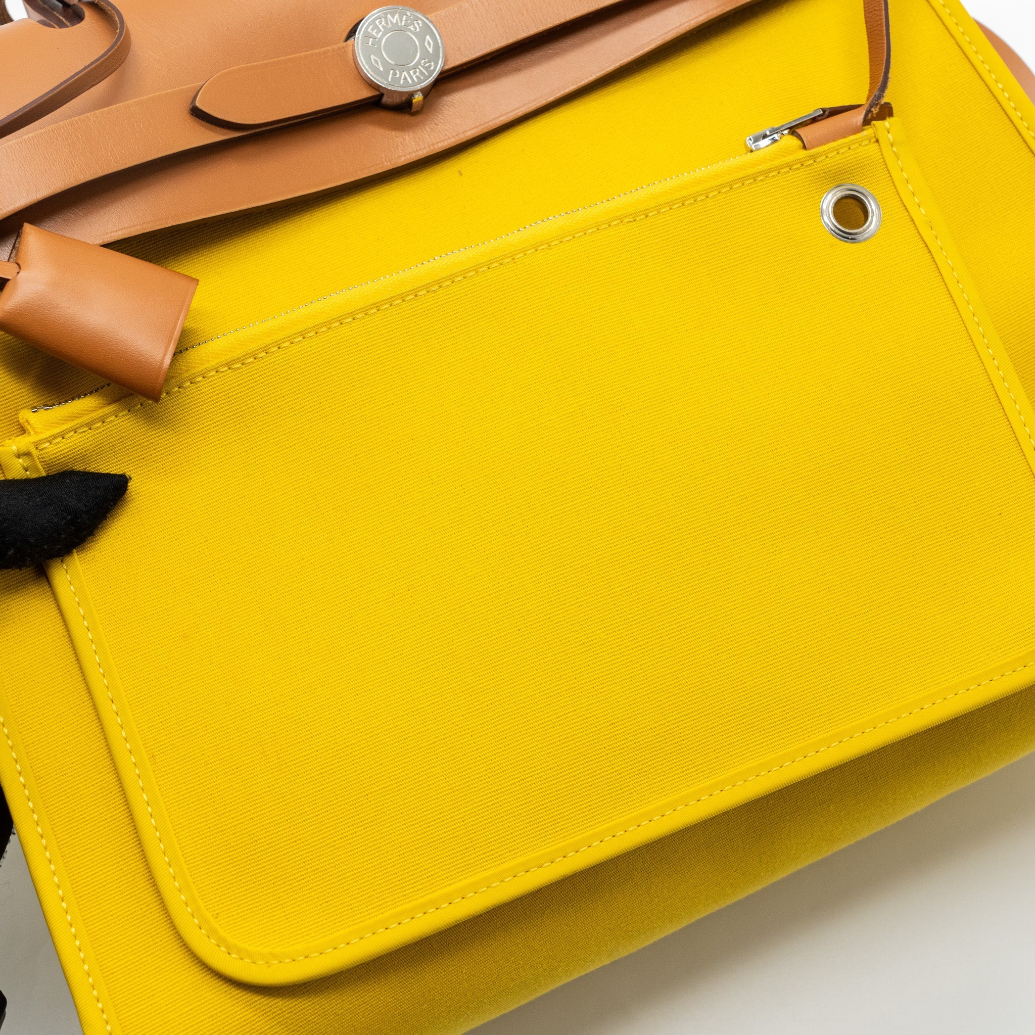 HERMES HERBAG 31 ZIP BAG CANVAS / LEATHER JAUNE DE NAPLES / NATURAL SHW