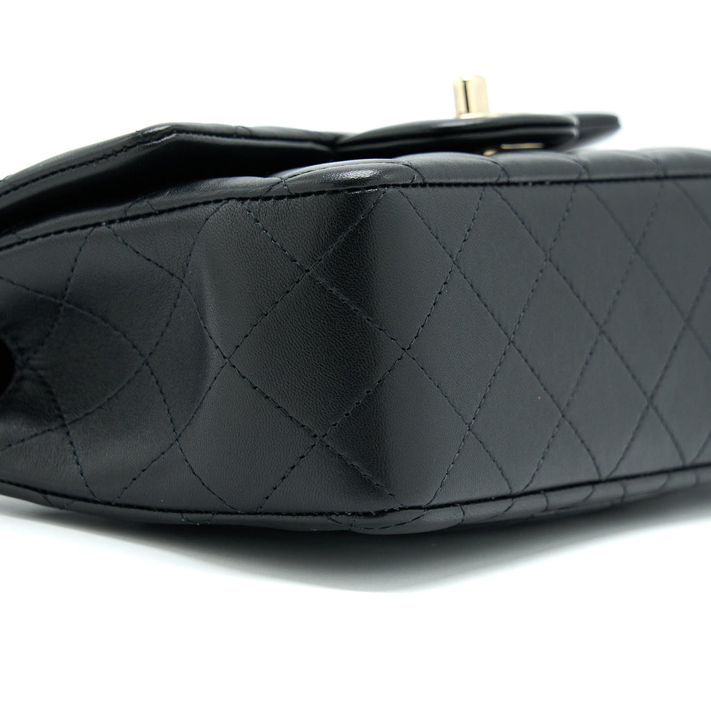 CHANEL 22A TOP HANDLE MINI RECTANGULAR FLAP BAG LAMBSKIN BLACK GHW (MICROCHIP)