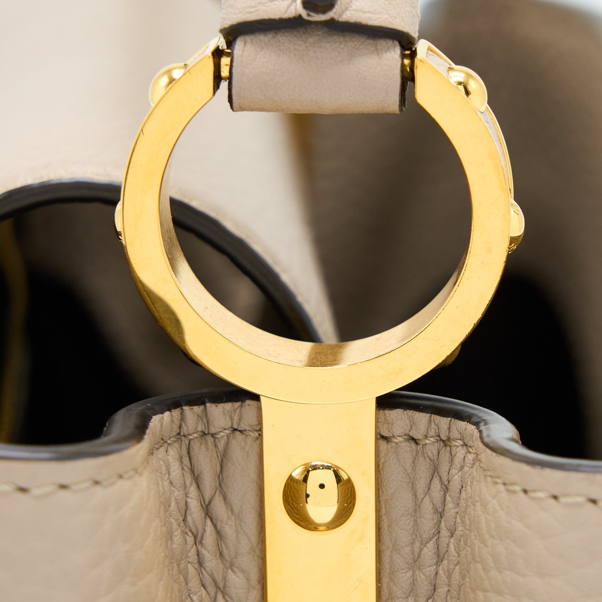 LOUIS VUITTON CAPUCINE MM TAURILLON GALET GHW
