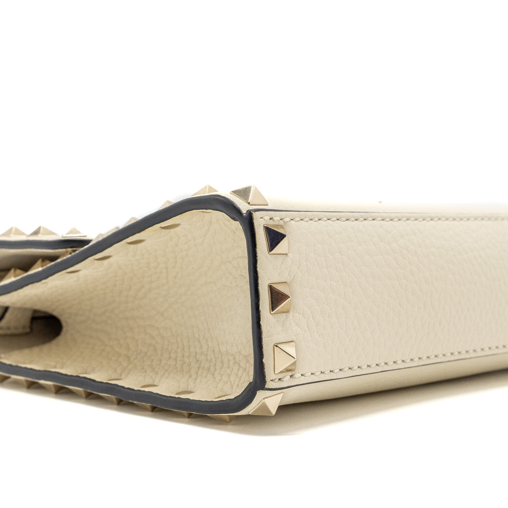 VALENTINO SMALL ROCKSTUD CROSSBODY BAG GRAINED CALFSKIN LIGHT IVORY LGHW