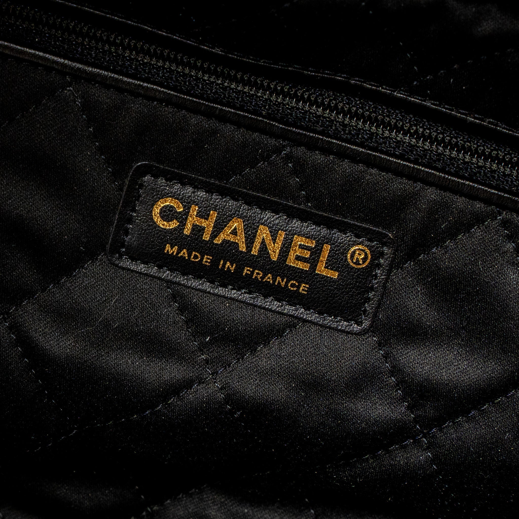 CHANEL MEDIUM 22 BAG GOLD LETTER SHINY CALFSKIN BLACK BRUSHED GHW (MICROCHIP)
