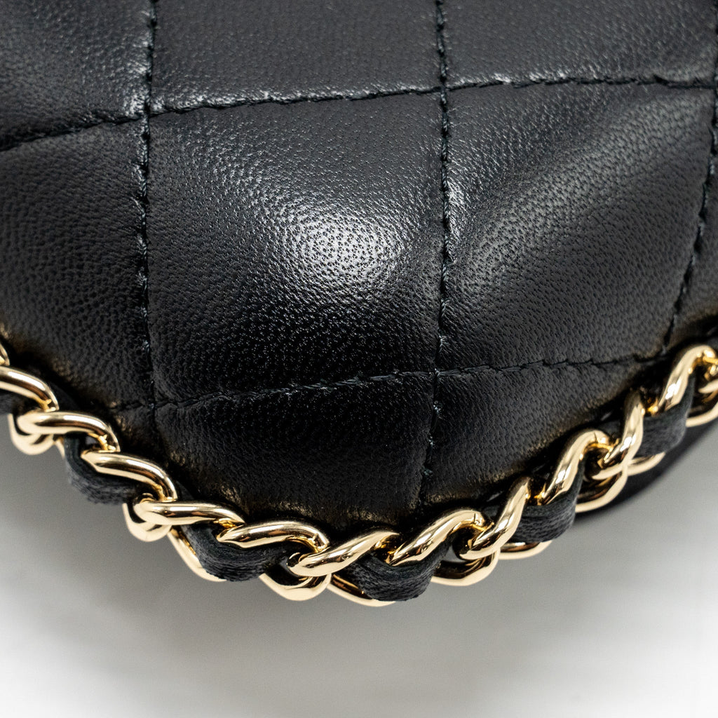 CHANEL 22A PHONE CASE/MINI WALLET ON CHAIN LAMBSKIN BLACK LGHW (MICROCHIP)