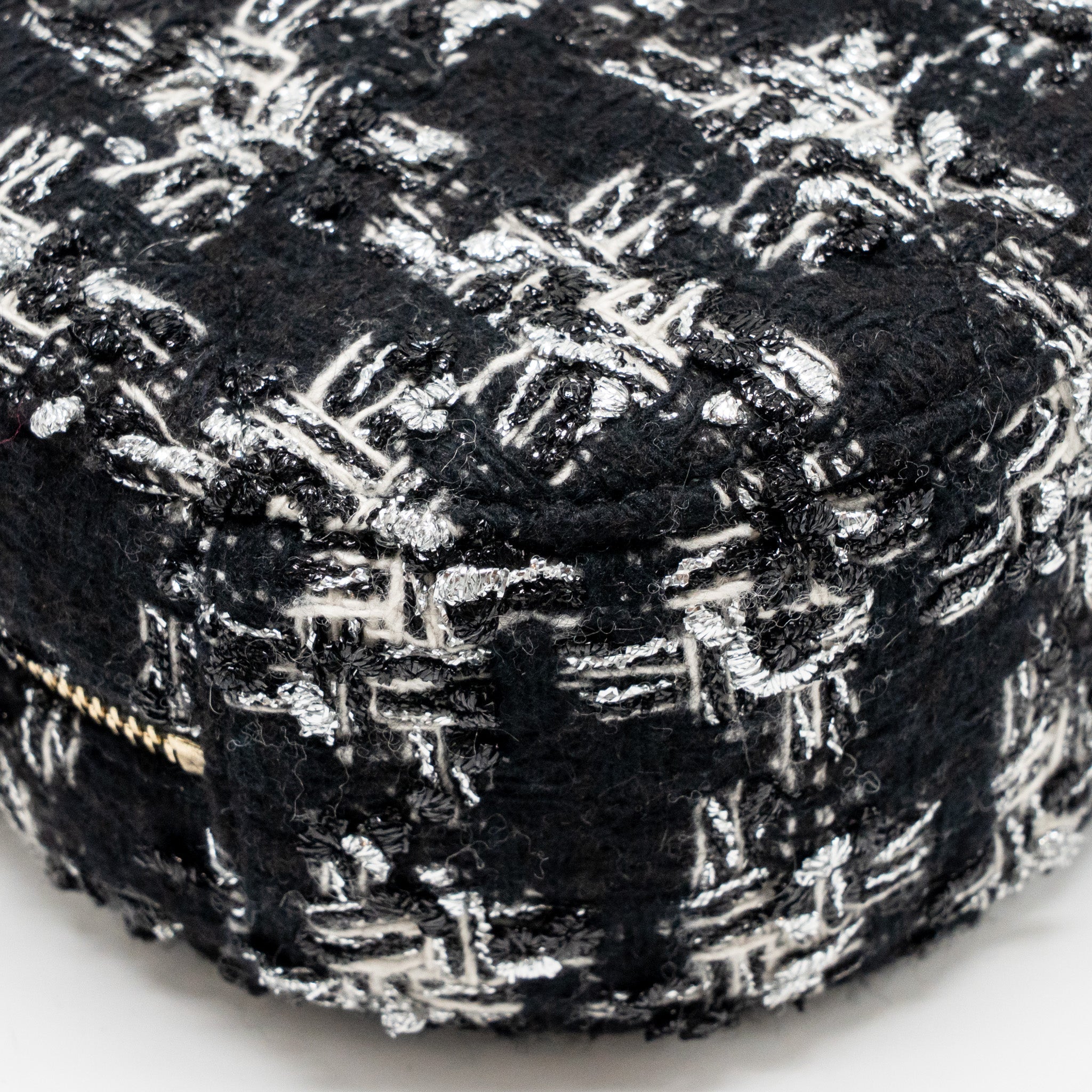 CHANEL 19 ROUND CLUTCH WITH CHAIN TWEED MULTICOLOUR GHW
