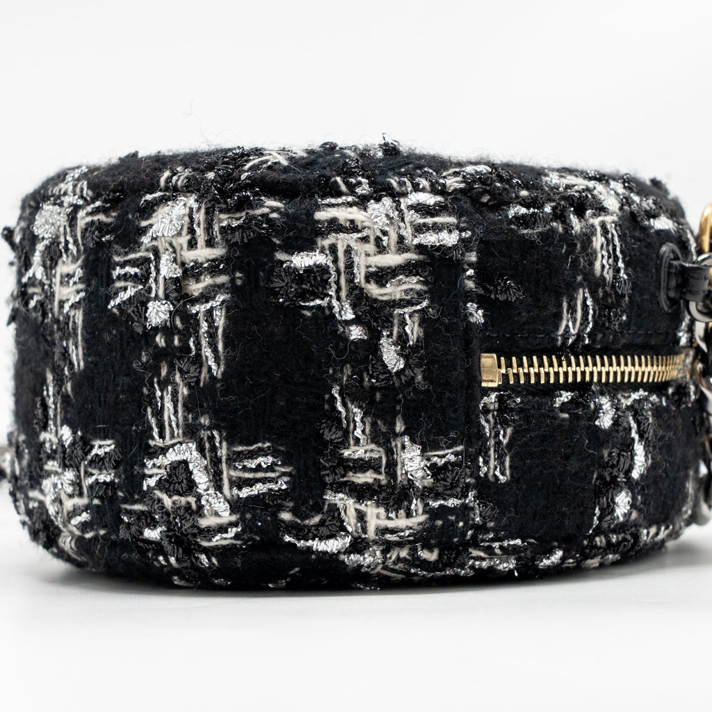CHANEL 19 ROUND CLUTCH WITH CHAIN TWEED MULTICOLOUR GHW