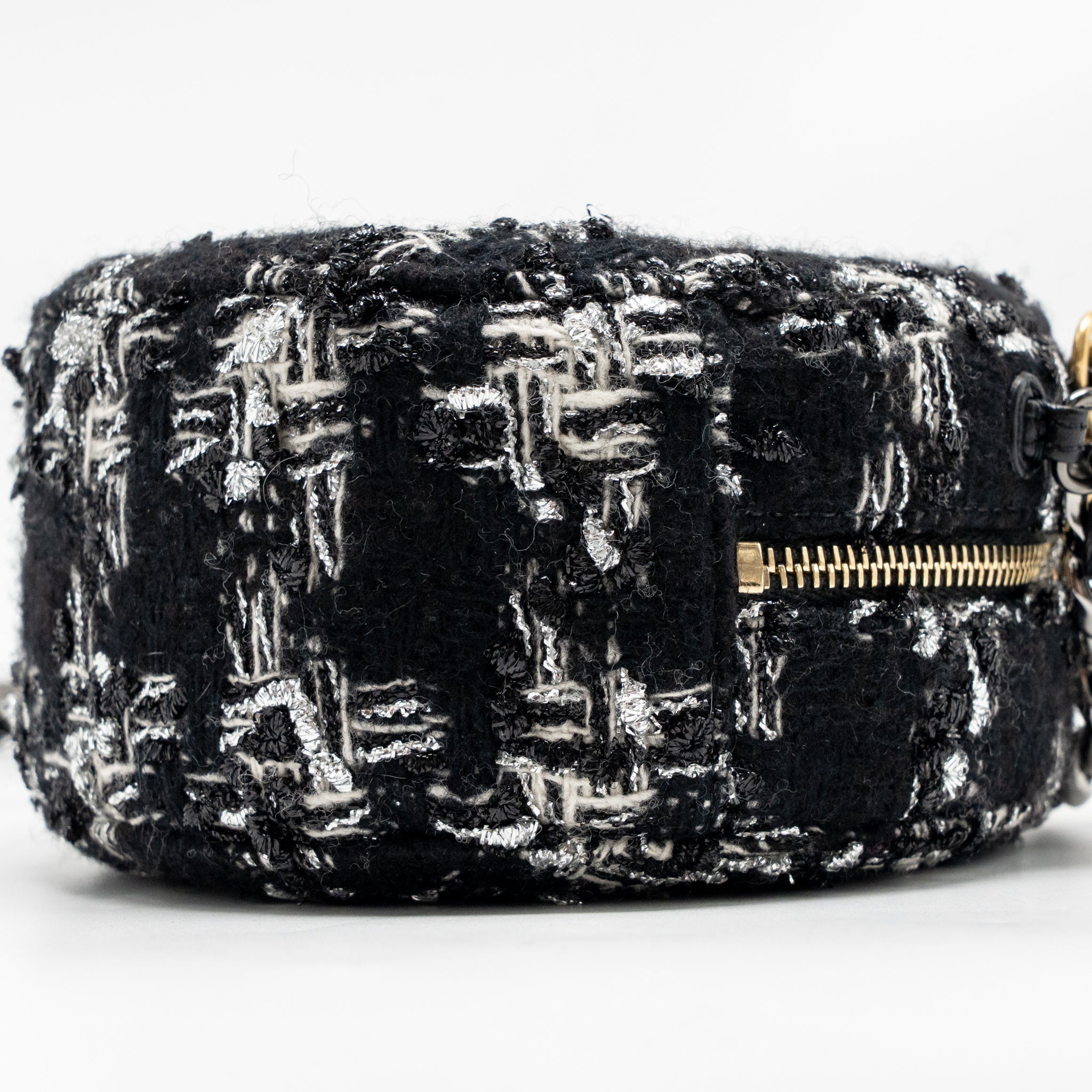 CHANEL 19 ROUND CLUTCH WITH CHAIN TWEED MULTICOLOUR GHW