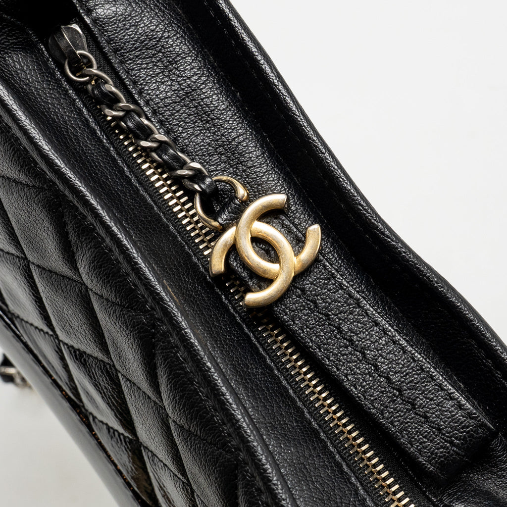 CHANEL SMALL GABRIELLE HOBO BAG GOATSKIN/PATENT BLACK MULTICOLOUR HARDWARE