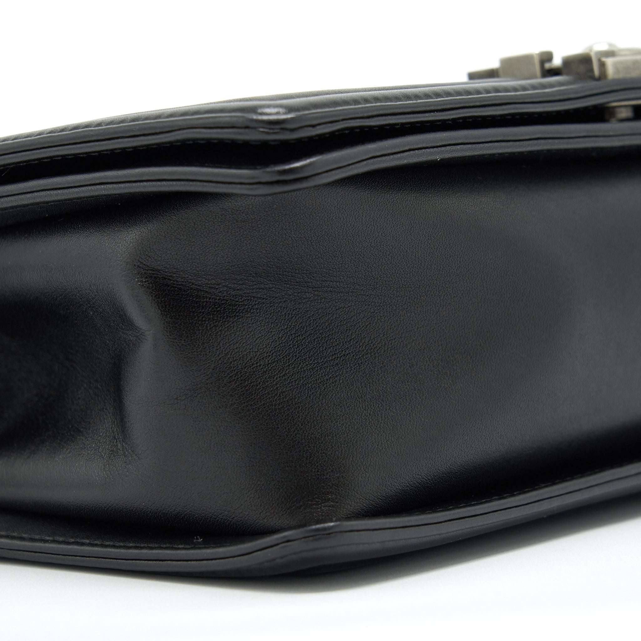 CHANEL MEDIUM BOY BAG CALFSKIN BLACK RUTHENIUM/BLACK HARDWARE