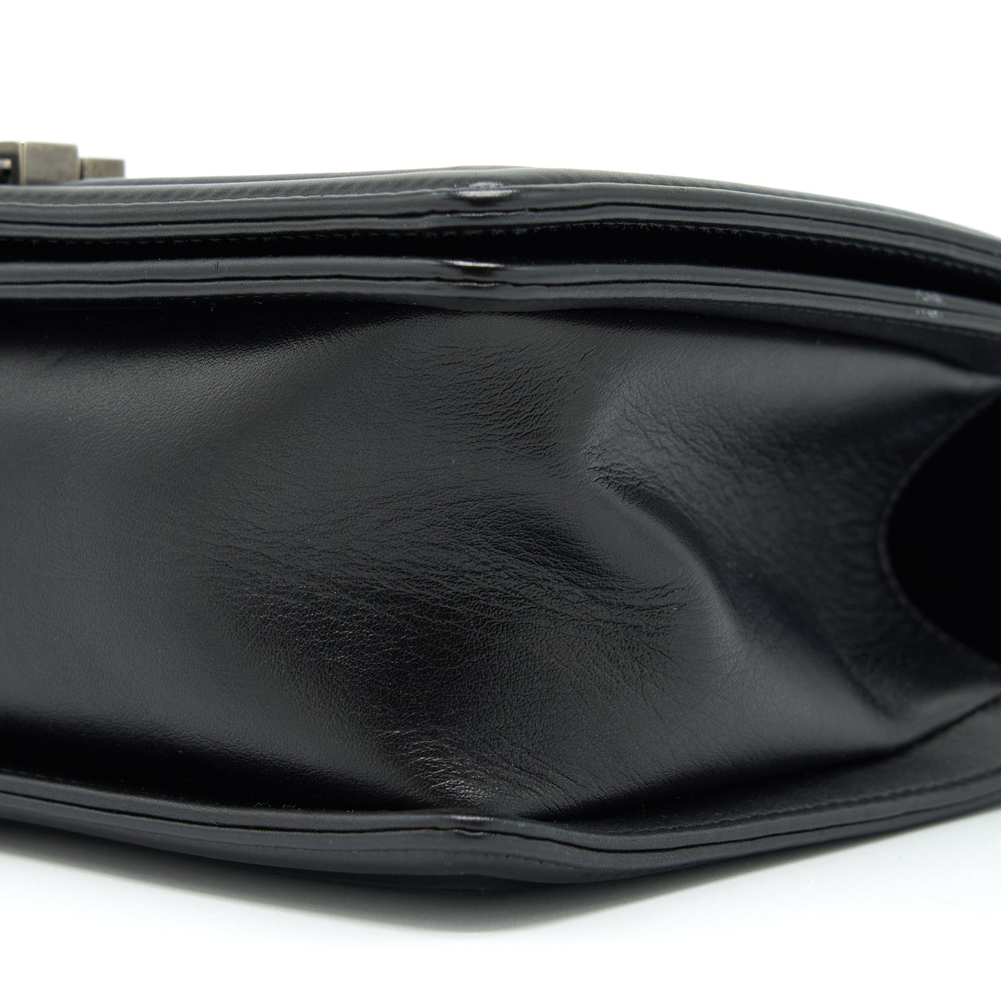 CHANEL MEDIUM BOY BAG CALFSKIN BLACK RUTHENIUM/BLACK HARDWARE