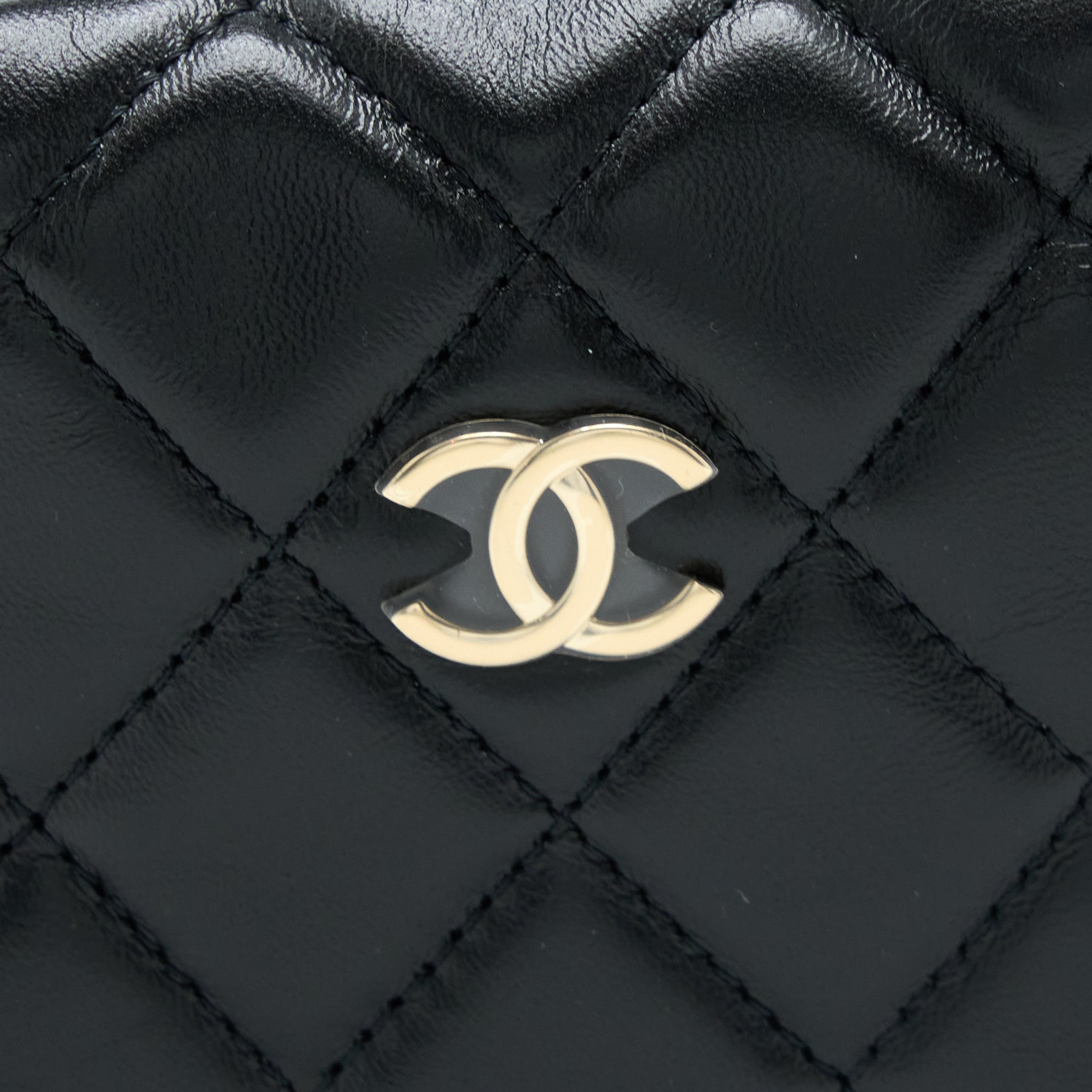 CHANEL 23C ROUND CLUTCH LAMBSKIN BLACK LGHW (MICROCHIP)