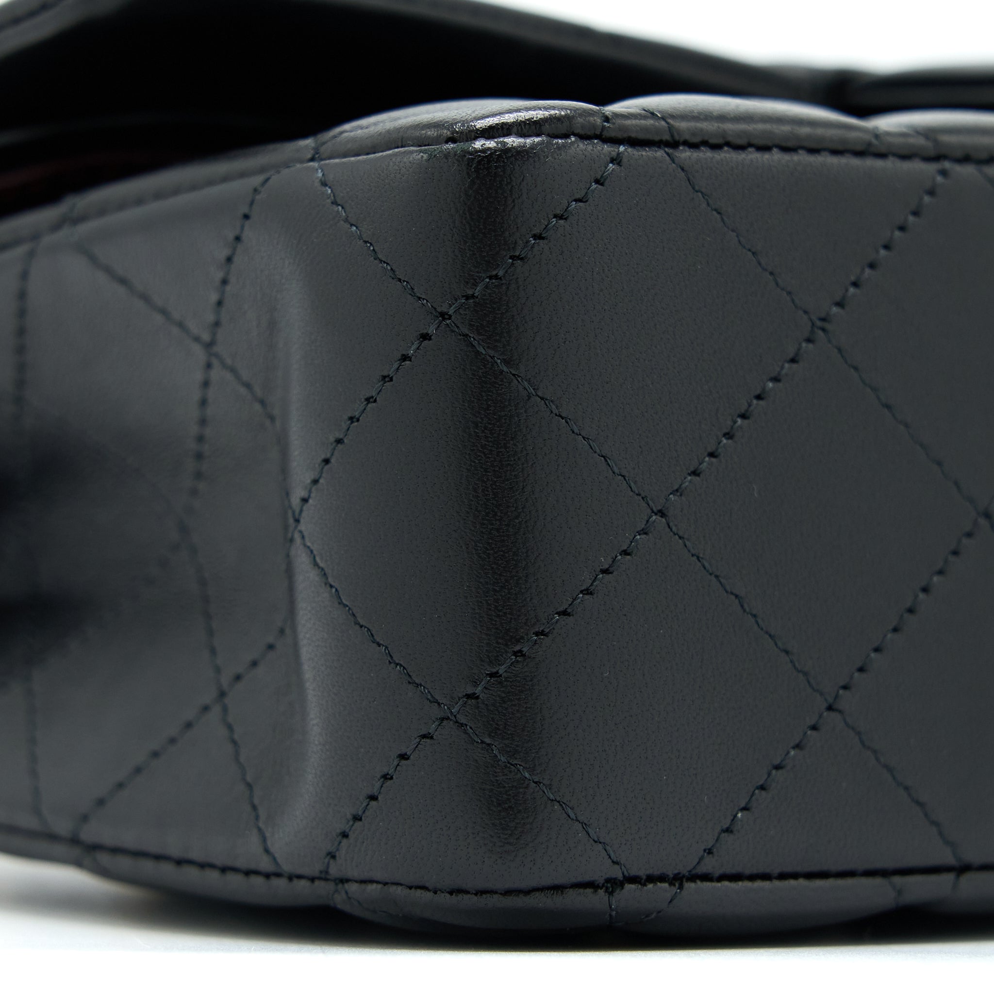 CHANEL MEDIUM CLASSIC DOUBLE FLAP BAG LAMBSKIN BLACK LGHW (MICROCHIP)