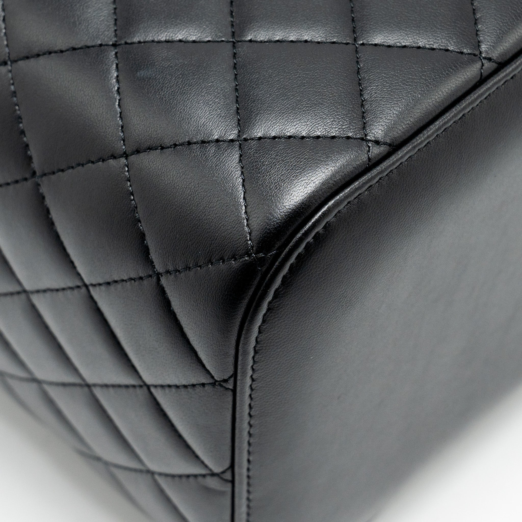 CHANEL QUILTED VANITY CASE LAMBSKIN BLACK SHW