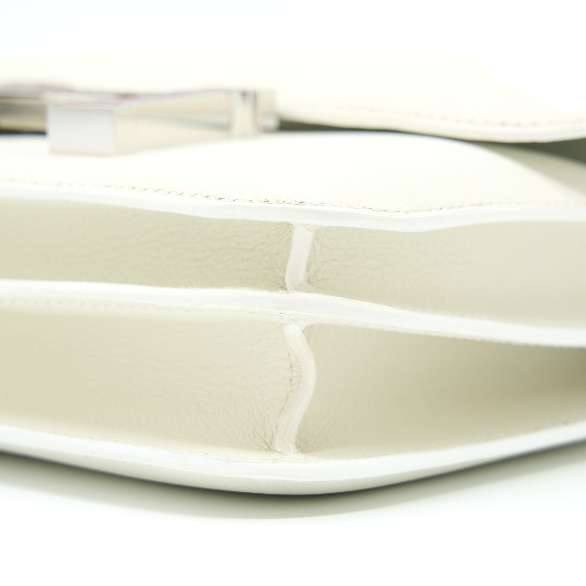 HERMES MINI CONSTANCE EVERCOLOR BLANC / ALLIGATOR BUCKLE/TERRE