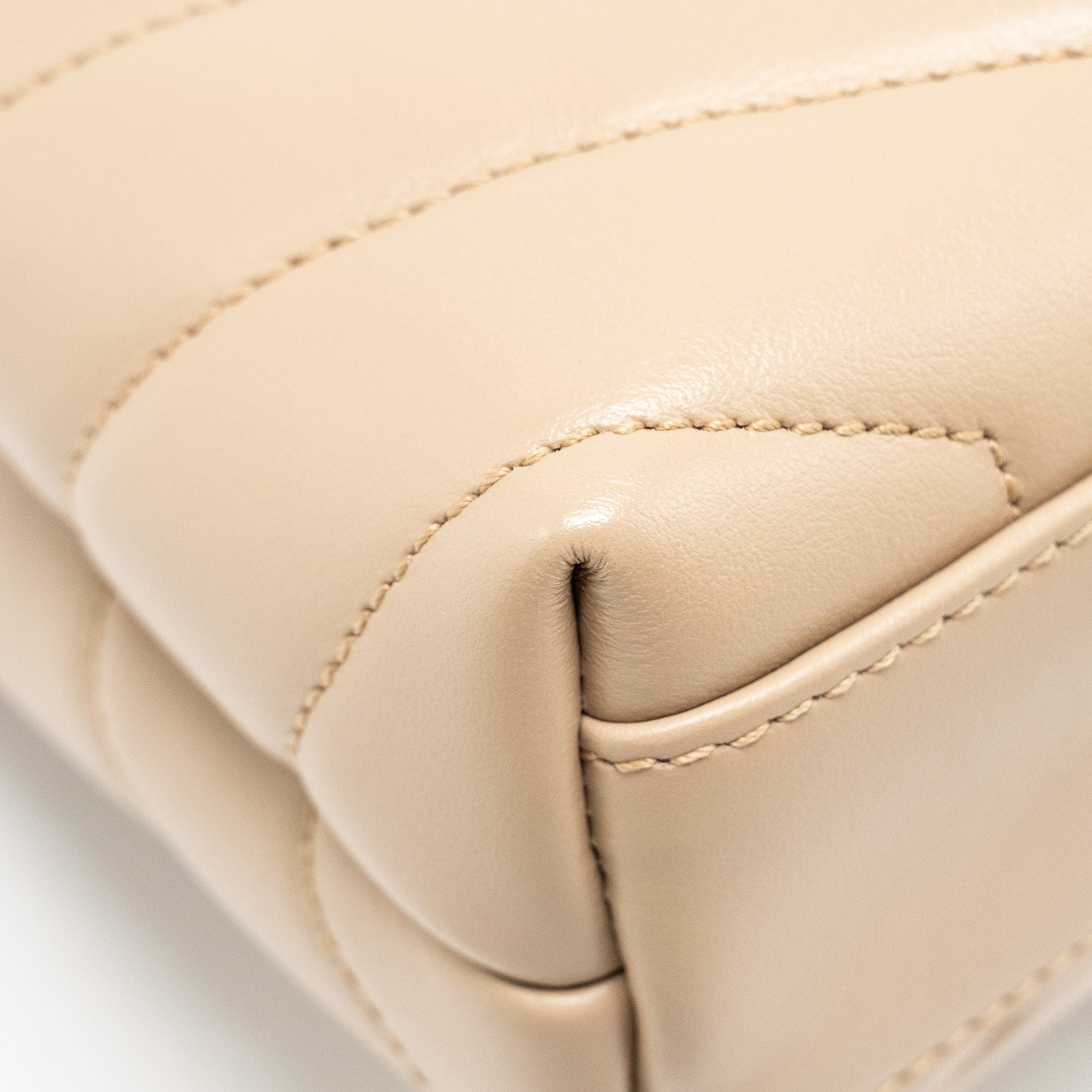 SAINT LAURENT/ YSL LOULOU TOY STRAP BAG CALFSKIN BEIGE GHW