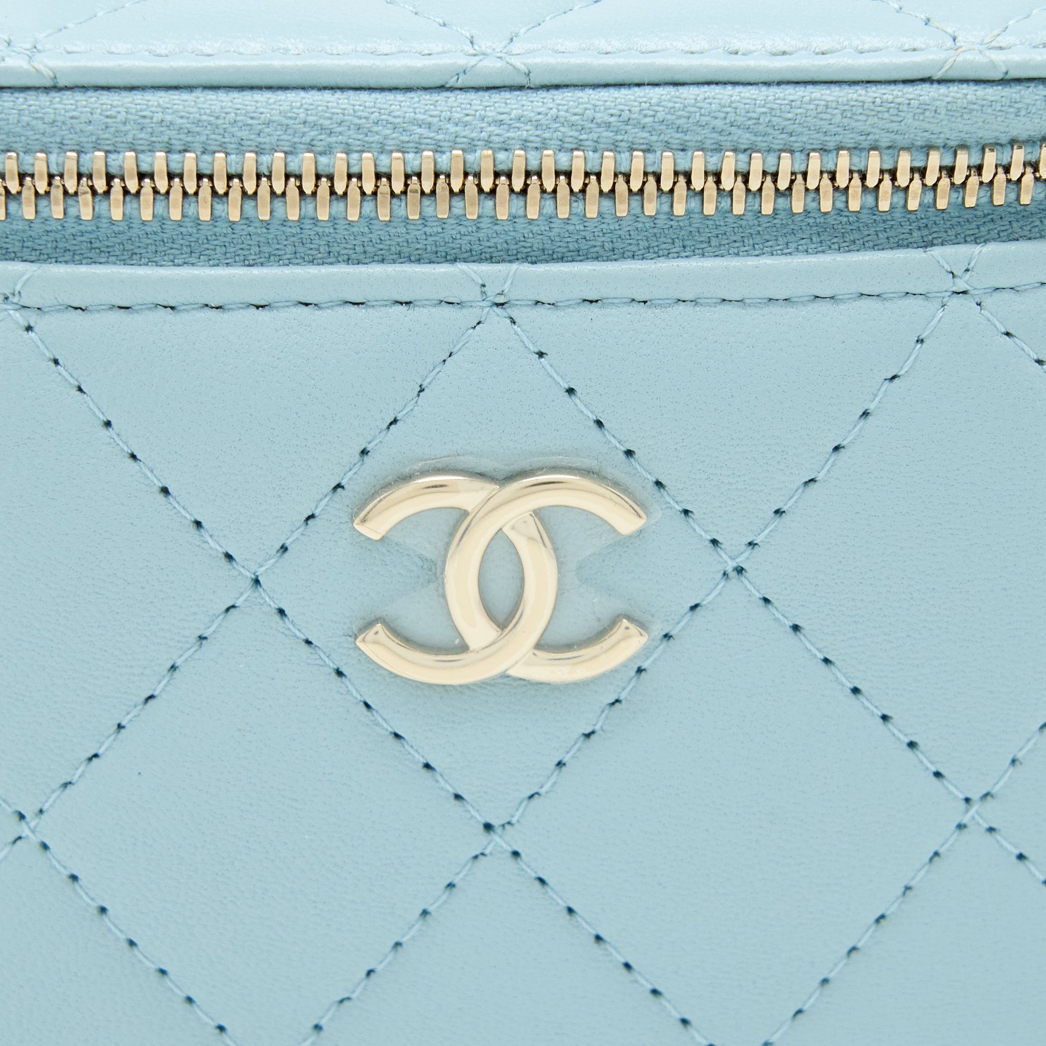 CHANEL 22P TOP HANDLE MINI VANITY WITH CHAIN LAMBSKIN LIGHT BLUE LGHW