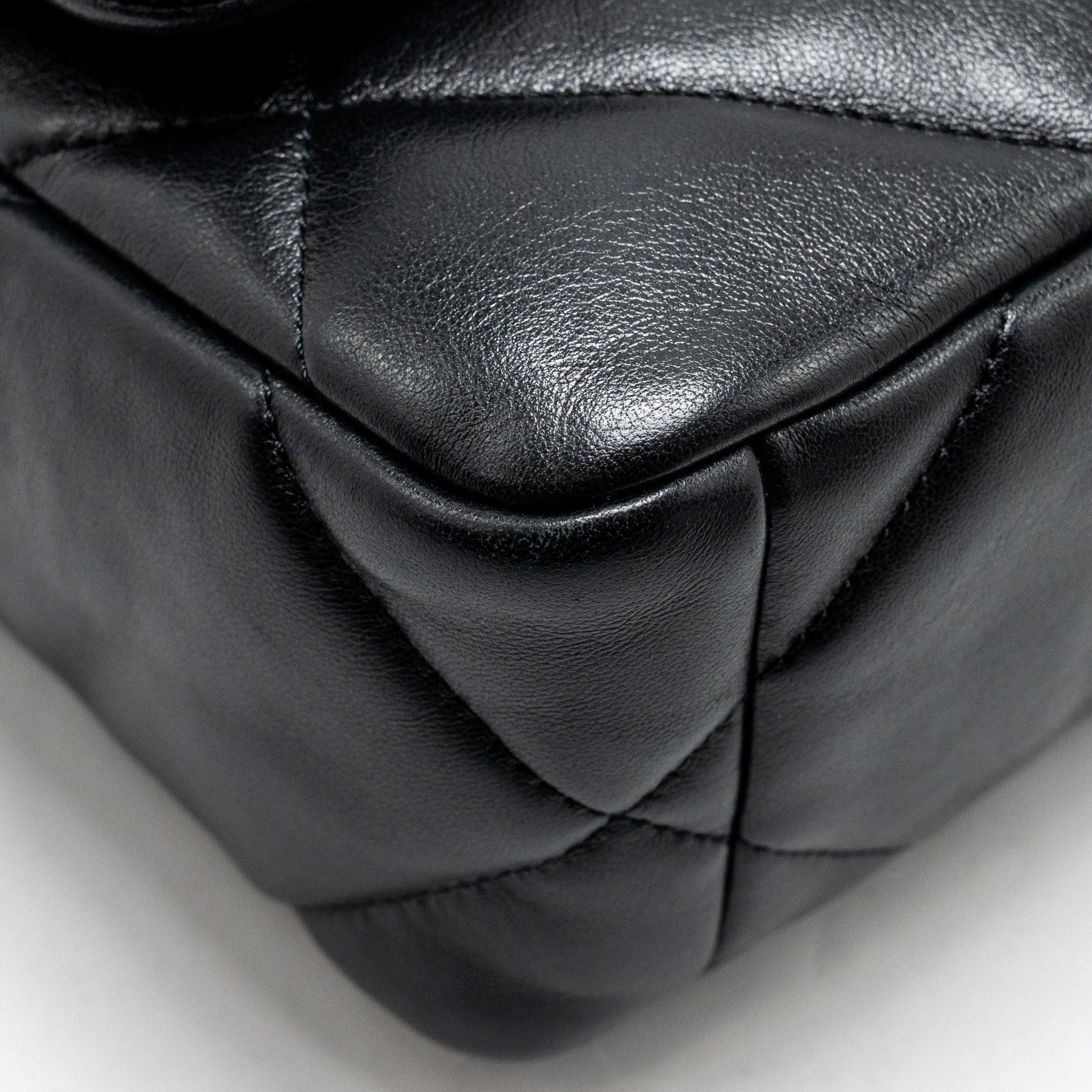 CHANEL SMALL 19 BAG LAMBSKIN BLACK MULTICOLOUR HARDWARE (MICROCHIP)