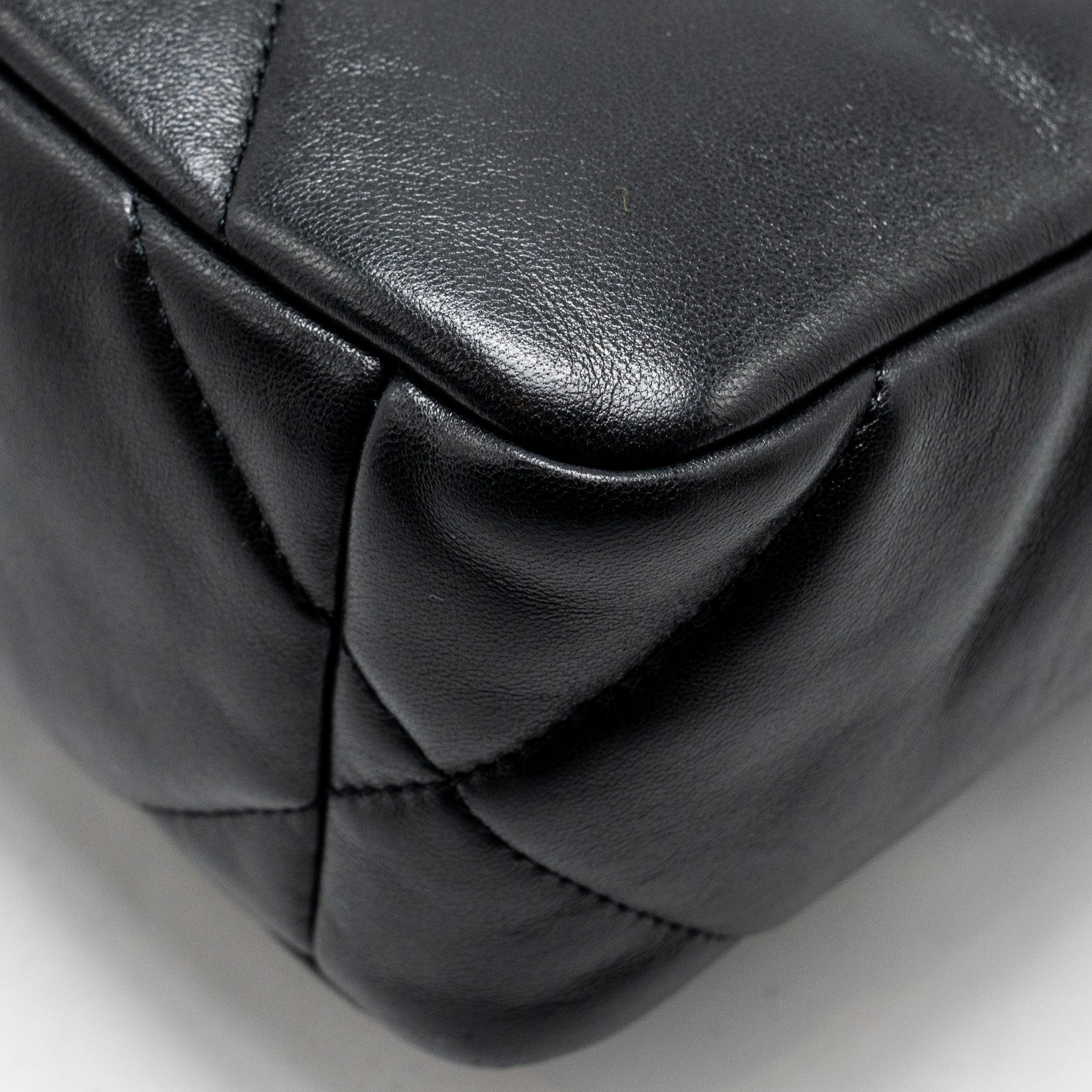 CHANEL SMALL 19 BAG LAMBSKIN BLACK MULTICOLOUR HARDWARE (MICROCHIP)