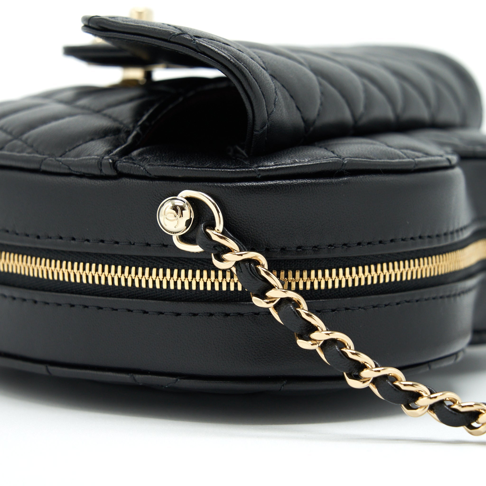 CHANEL 22S HEART BAG LAMBSKIN BLACK LGHW (MICROCHIP)