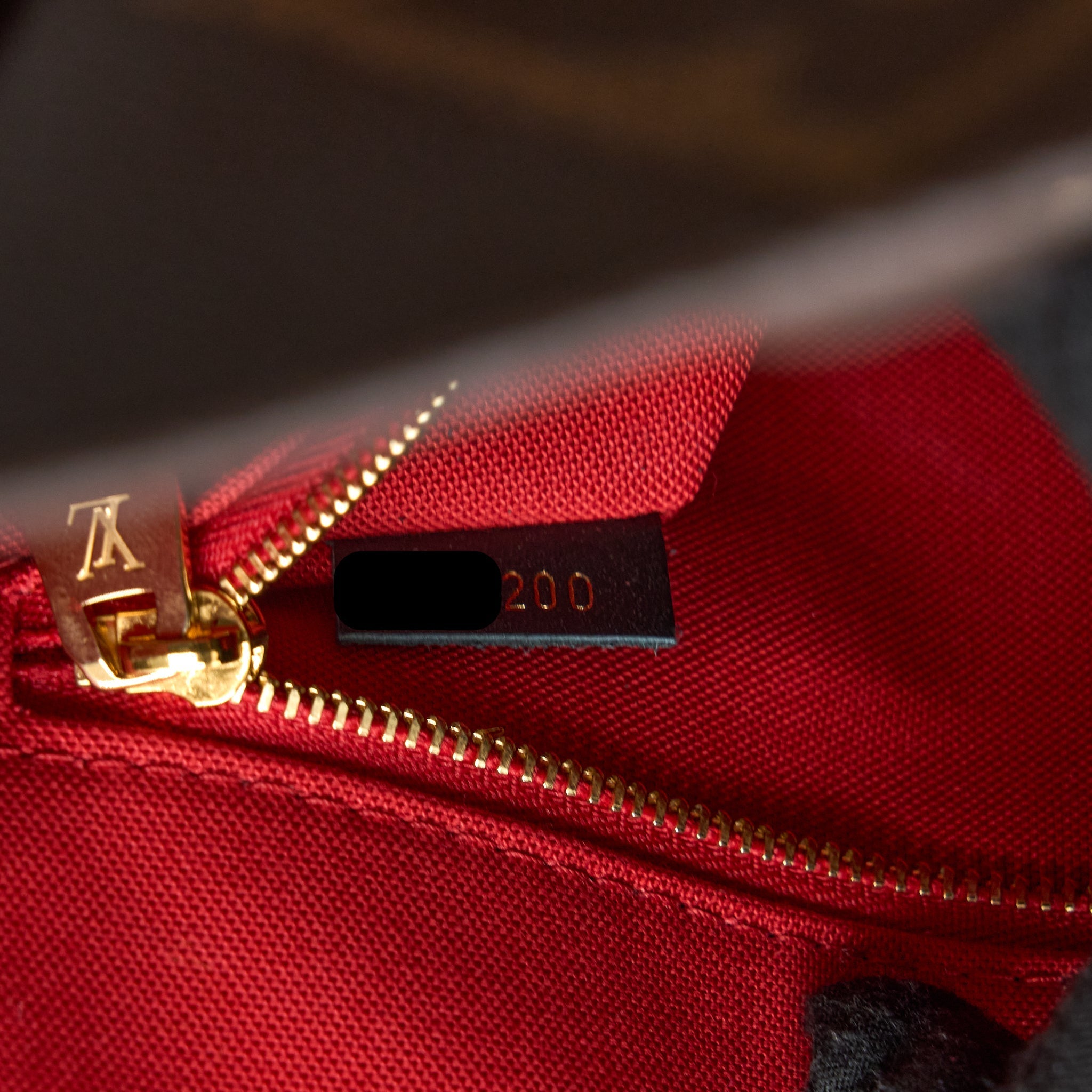 LOUIS VUITTON ONTHEGO GM MONOGRAM CANVAS GHW
