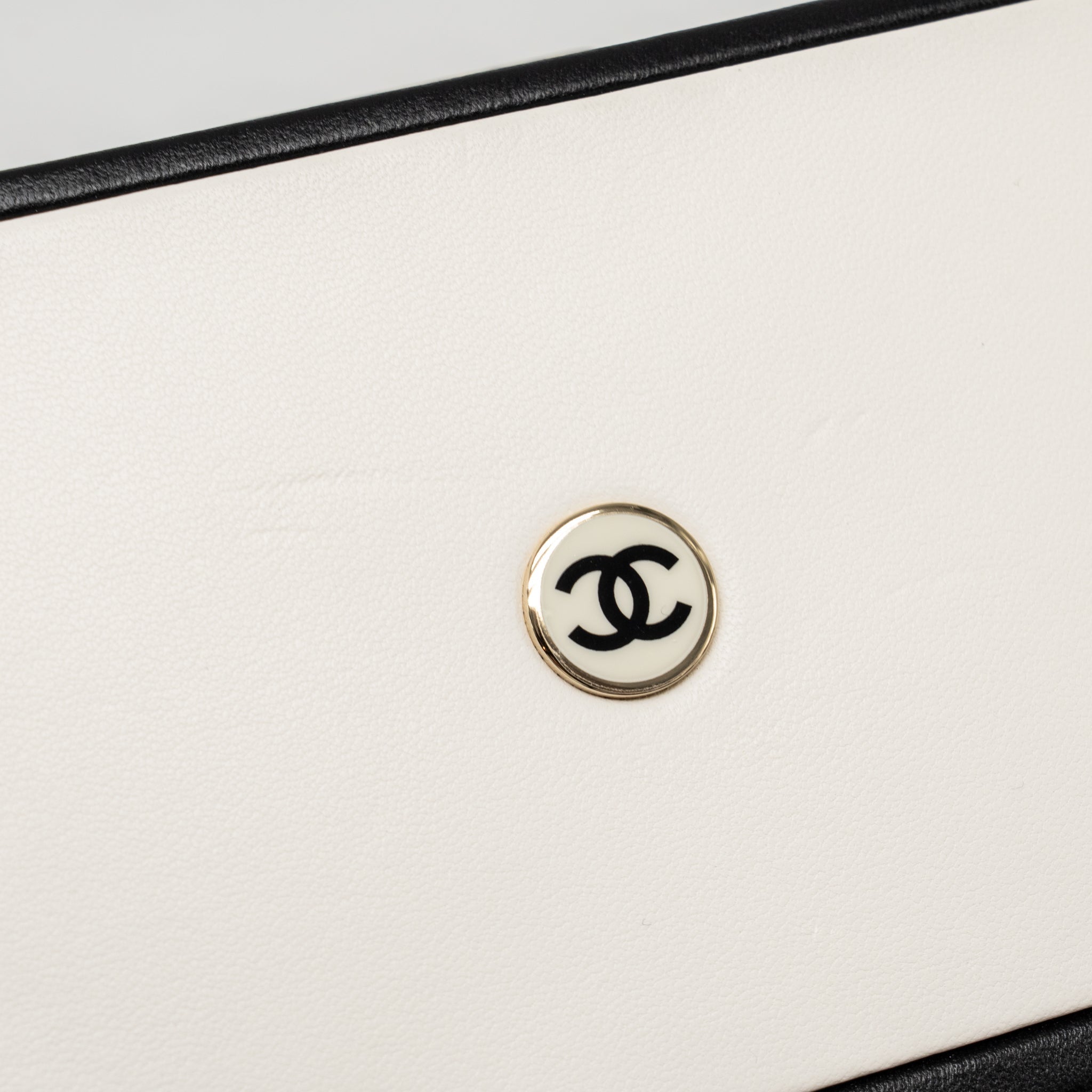 CHANEL N.5 PERFUME BOX MINAUDIERE CLUTCH LIMITED EDITION LAMBSKIN/ENAMEL WHITE/BLACK GHW