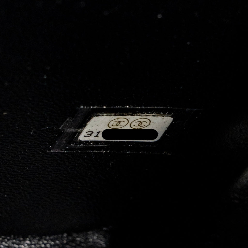 CHANEL N.5 PERFUME BOX MINAUDIERE CLUTCH LIMITED EDITION LAMBSKIN/ENAMEL WHITE/BLACK GHW