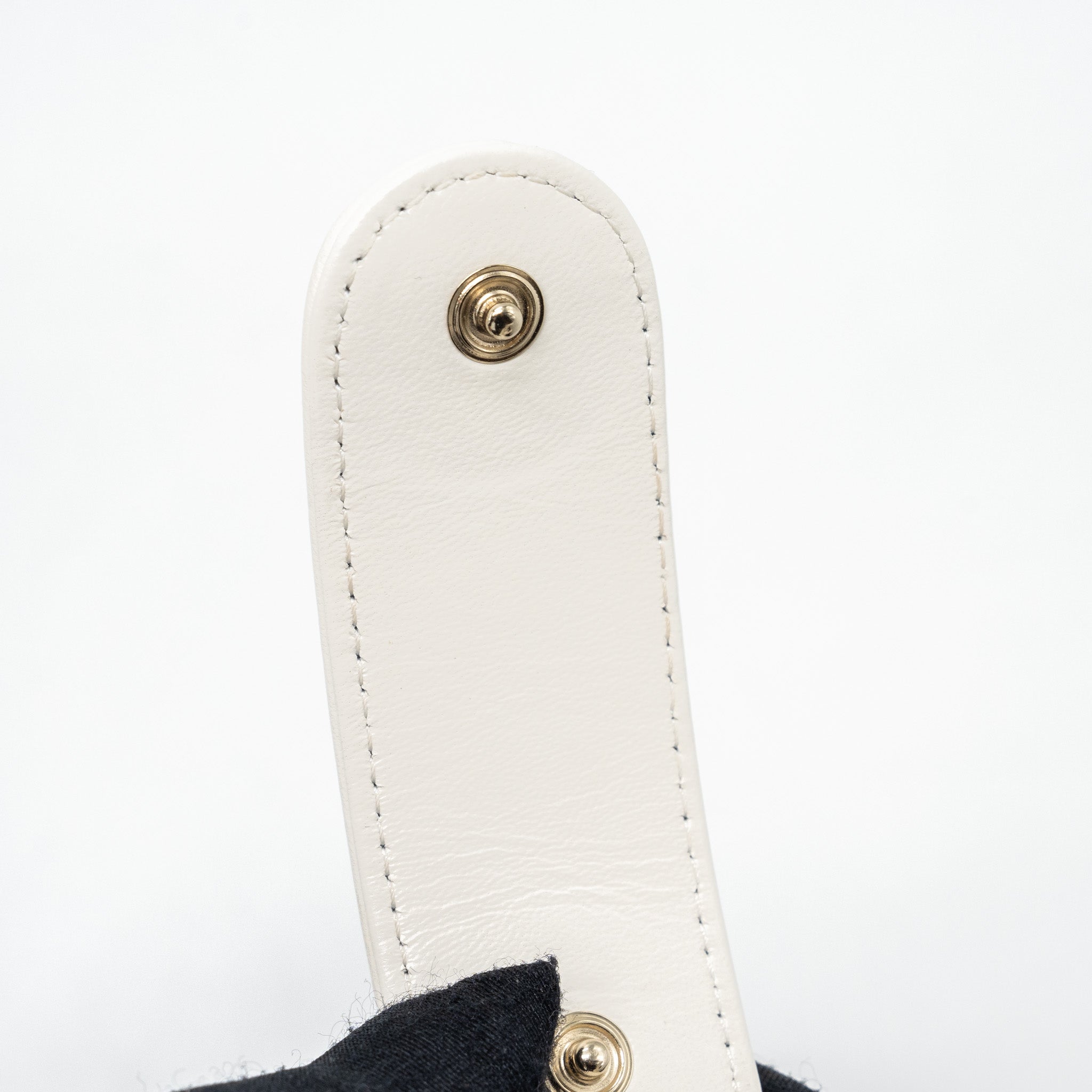 CHANEL 23C ROUND CLUTCH LAMBSKIN WHITE LGHW (MICROCHIP)