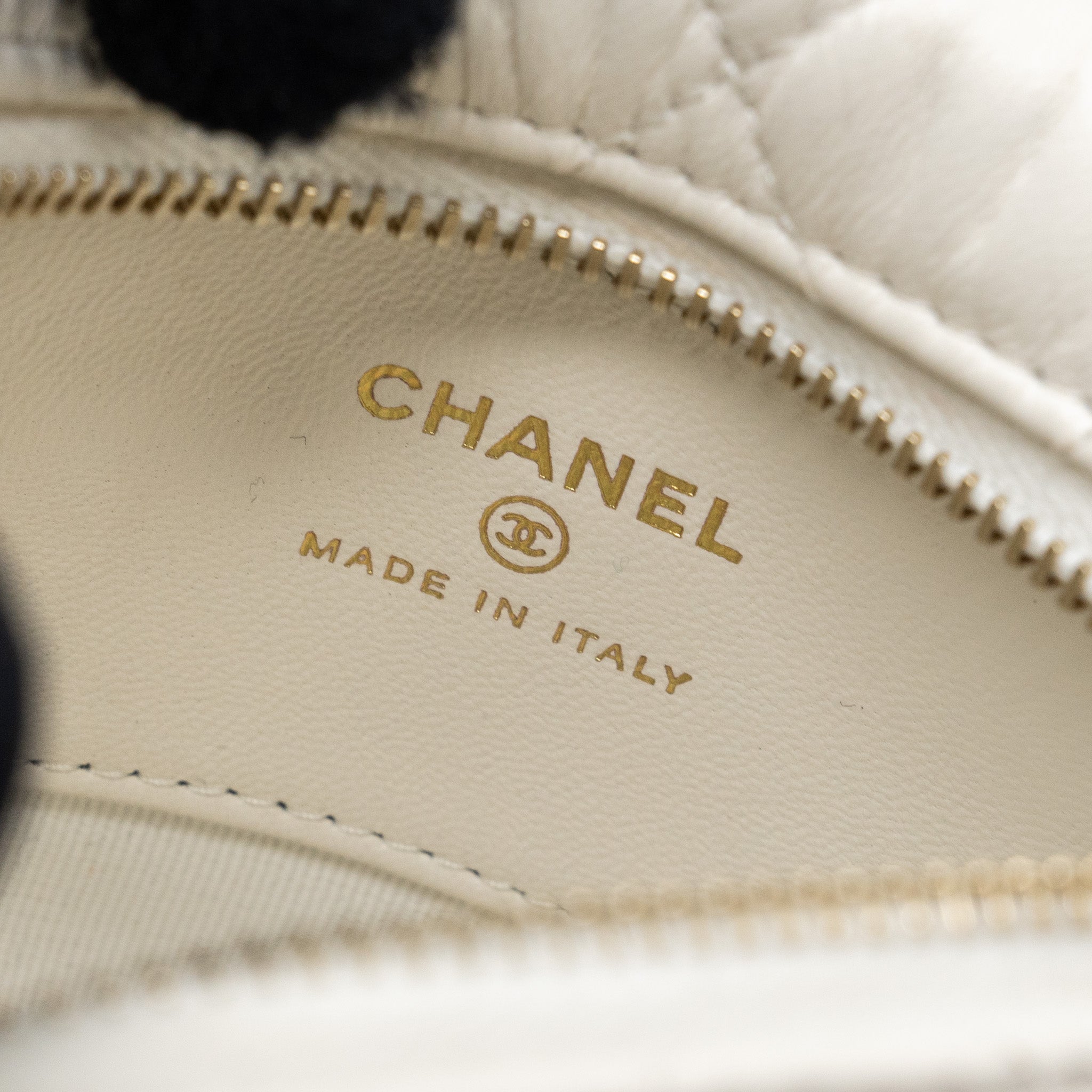 CHANEL 23C ROUND CLUTCH LAMBSKIN WHITE LGHW (MICROCHIP)