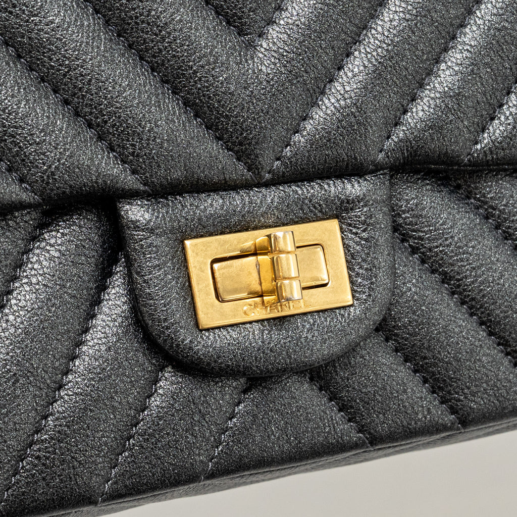 CHANEL LARGE 2.55 226 REISSUE DOUBLE FLAP BAG CHEVRON METALLIC CALFSKIN CHARCOAL GHW