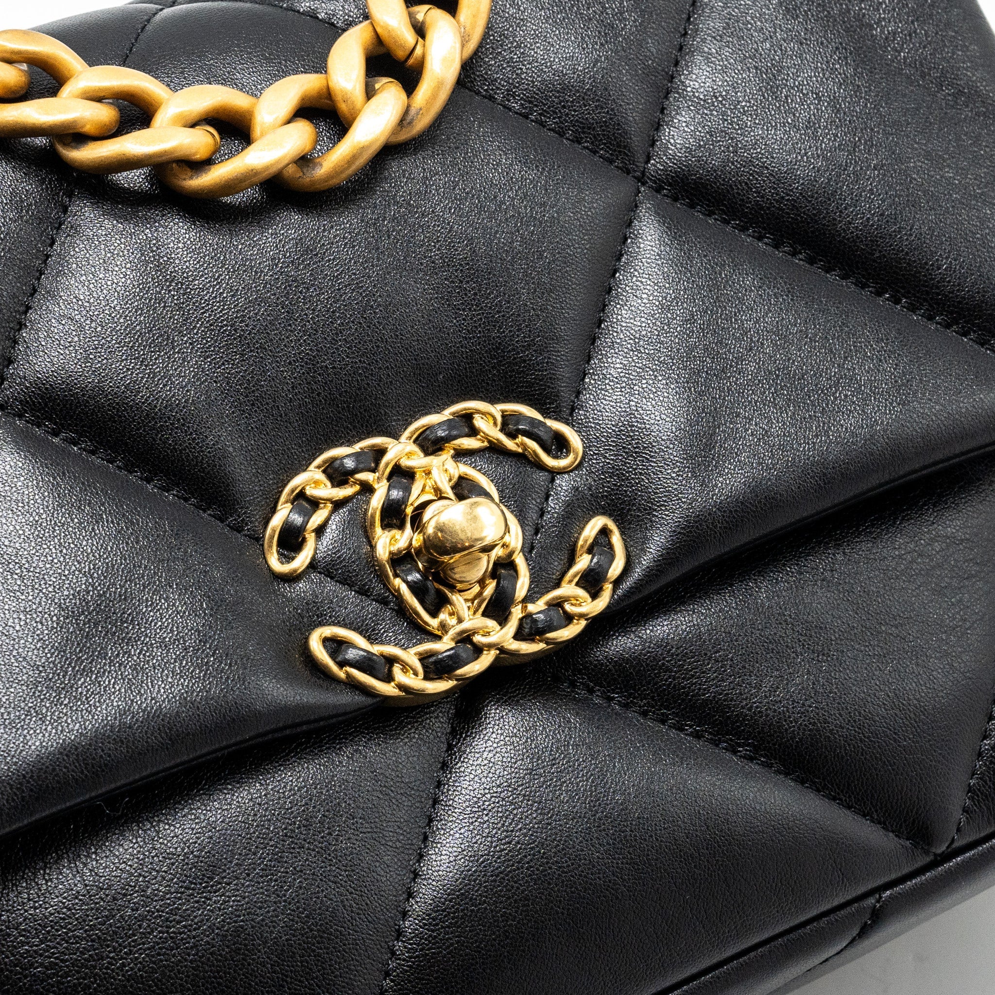 CHANEL SMALL 19 BAG LAMBSKIN BLACK MULTICOLOUR HARDWARE (MICROCHIP)