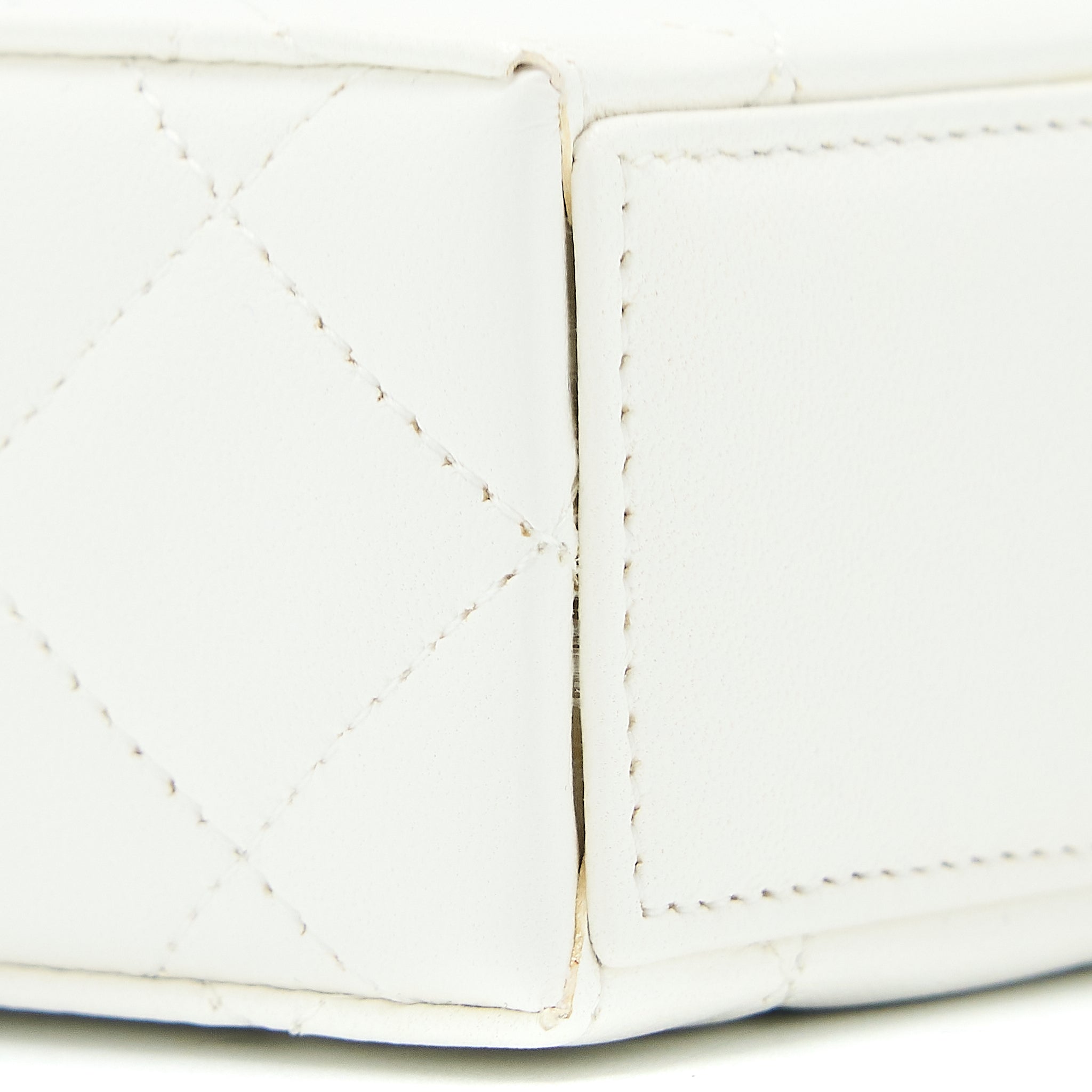 CHANEL 22P QUILTED MINI BOX VANITY WITH CHAIN LAMBSKIN WHITE LGHW